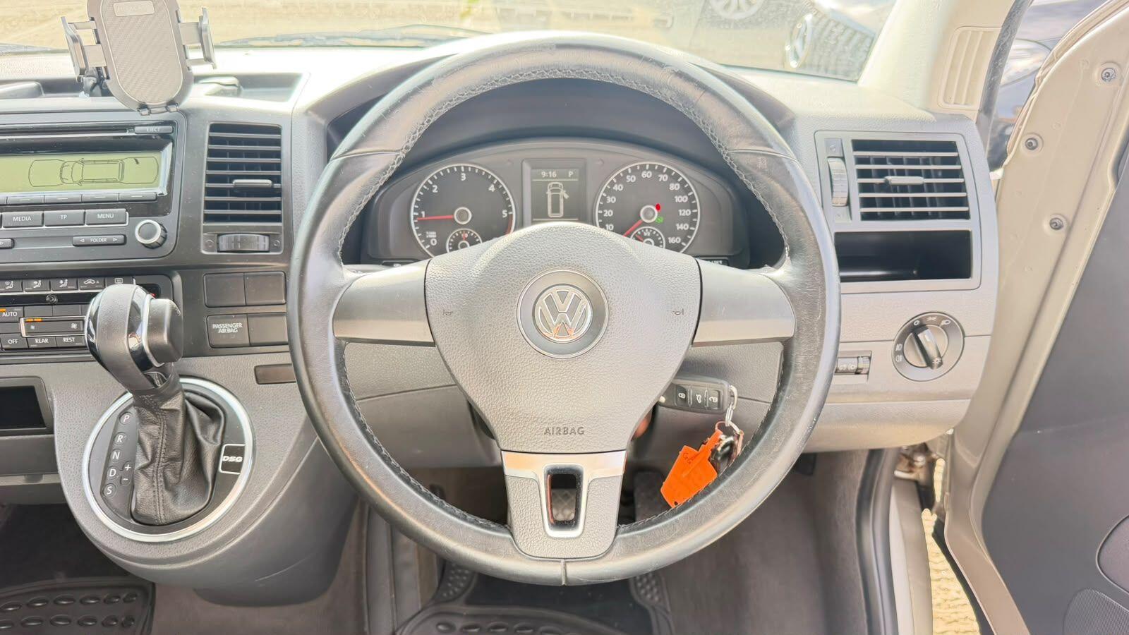 Volkswagen Caravelle view 19
