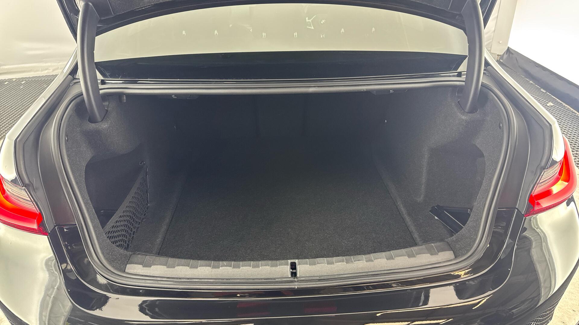 BMW 3 Series view 15