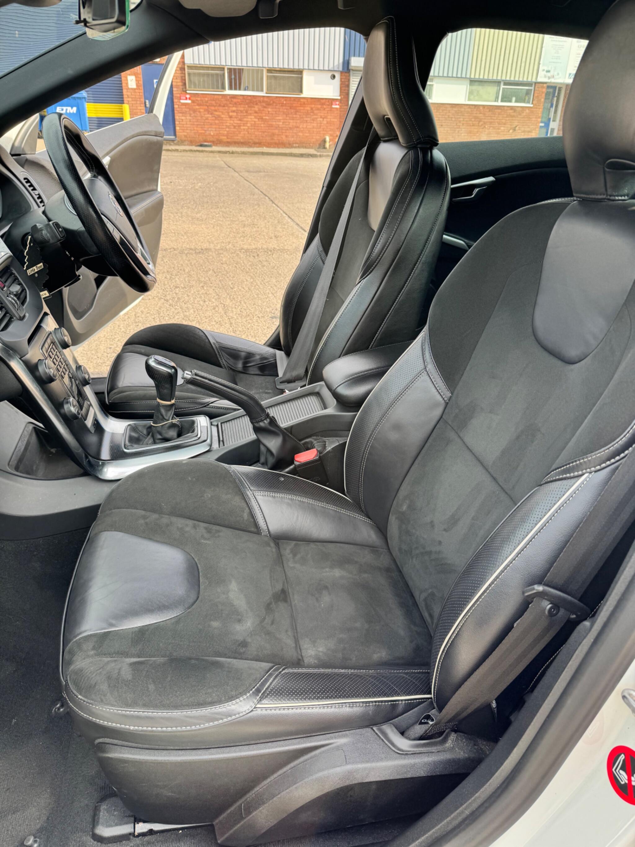 Volvo V40 view 43