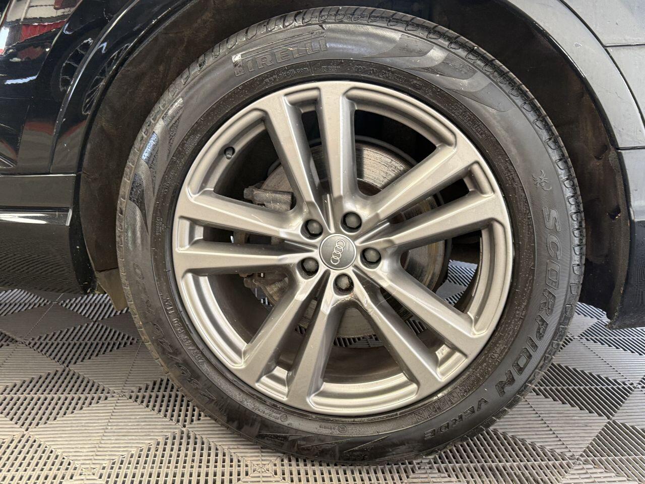 Audi Q7 view 21