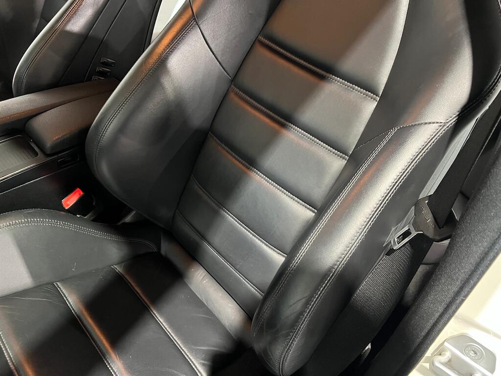 Mercedes-Benz C-Class view 36
