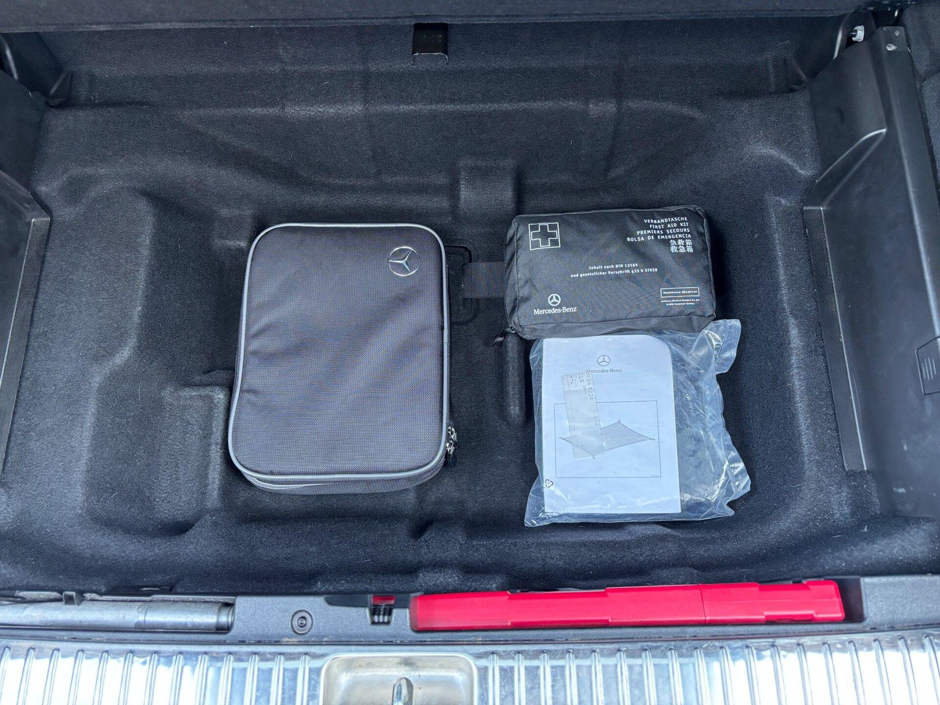 Mercedes-Benz E-Class view 37