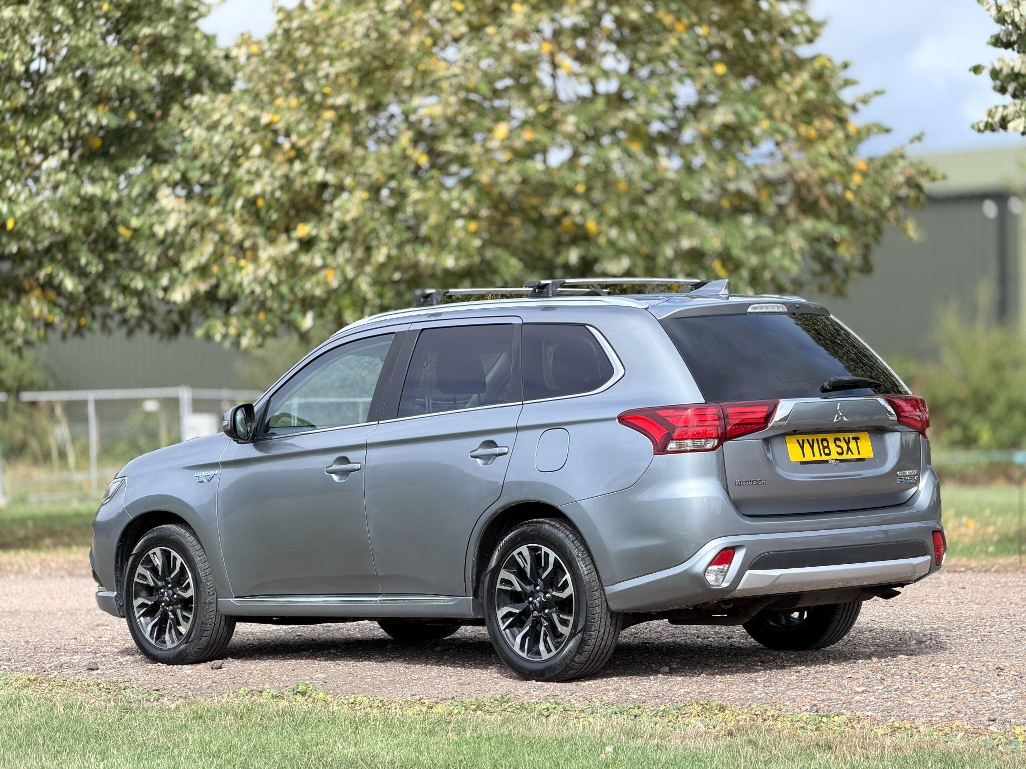 Mitsubishi Outlander view 12