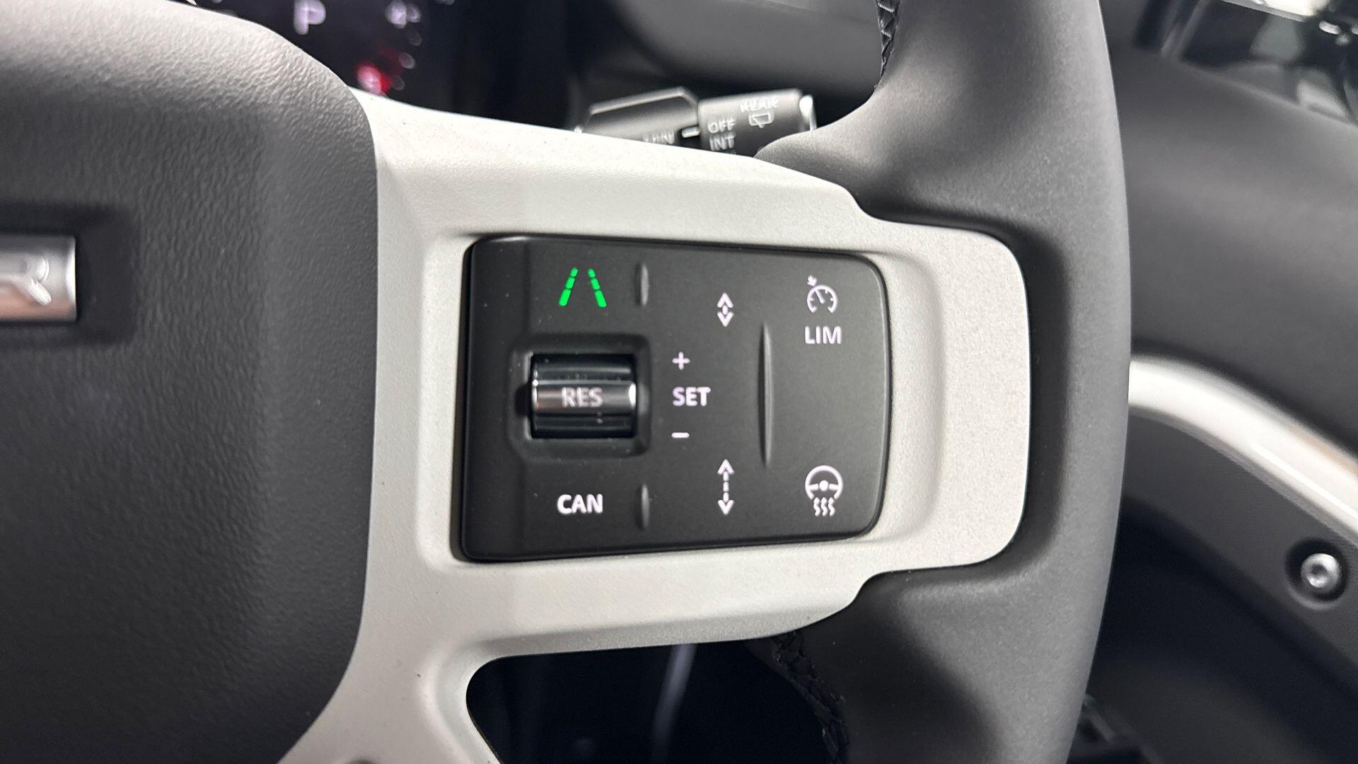 Land Rover Defender view 25