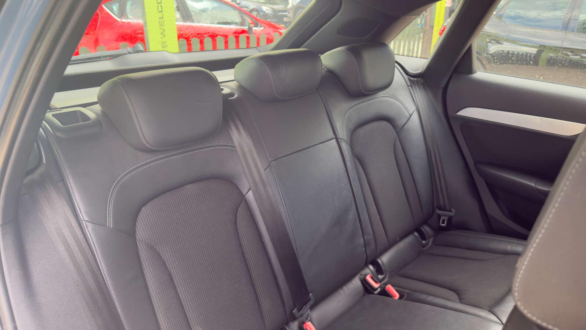 Audi Q3 view 10