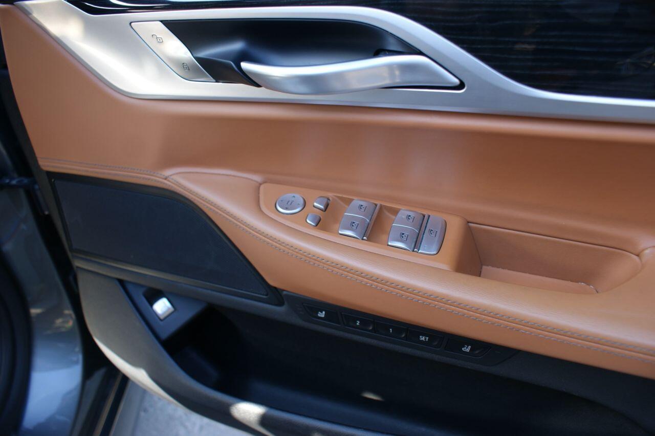 BMW 7 Series view 49
