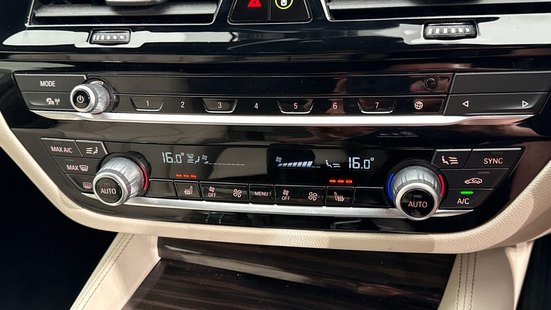 BMW 5 Series view 26
