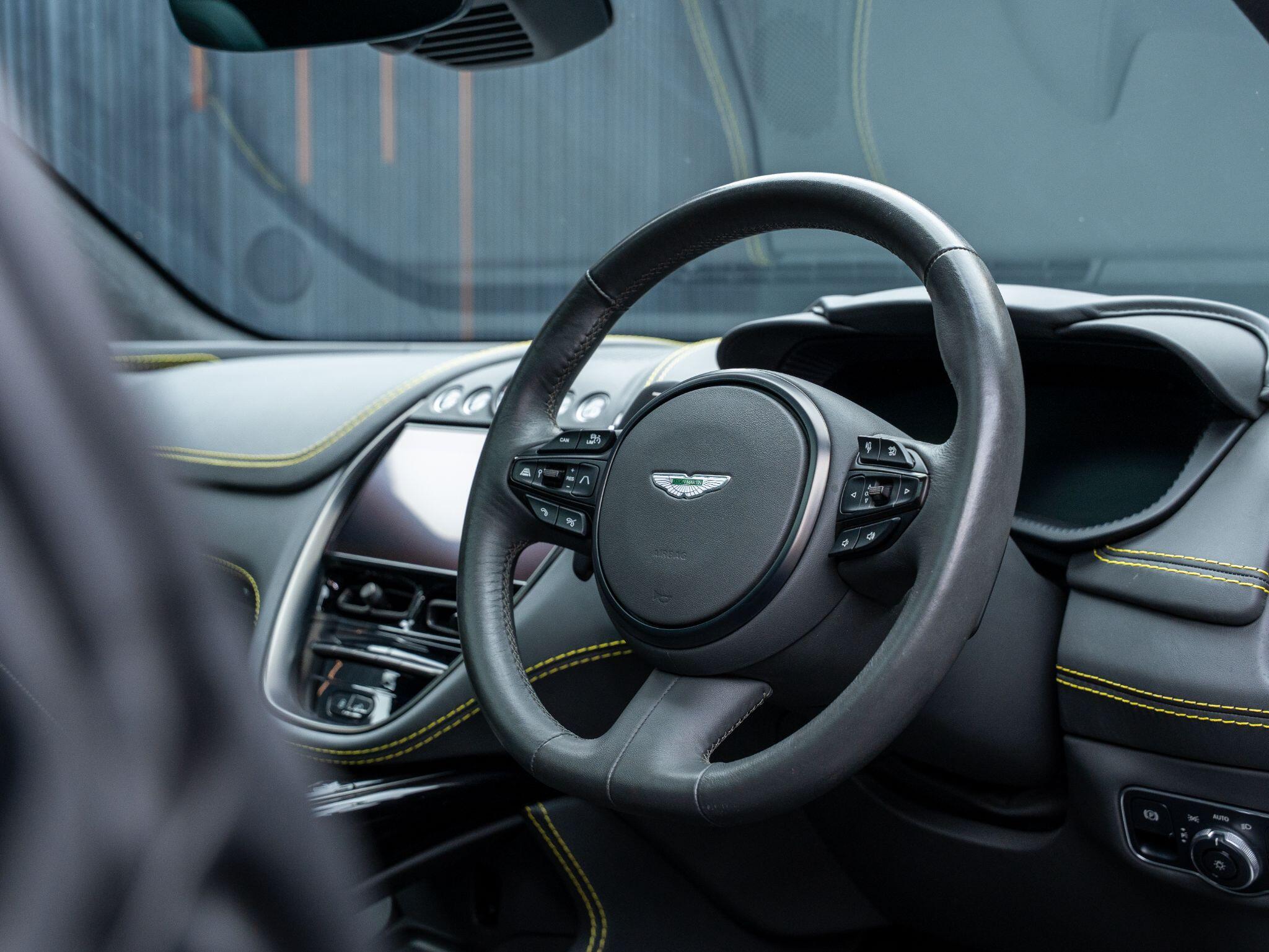 Aston Martin DBX view 32