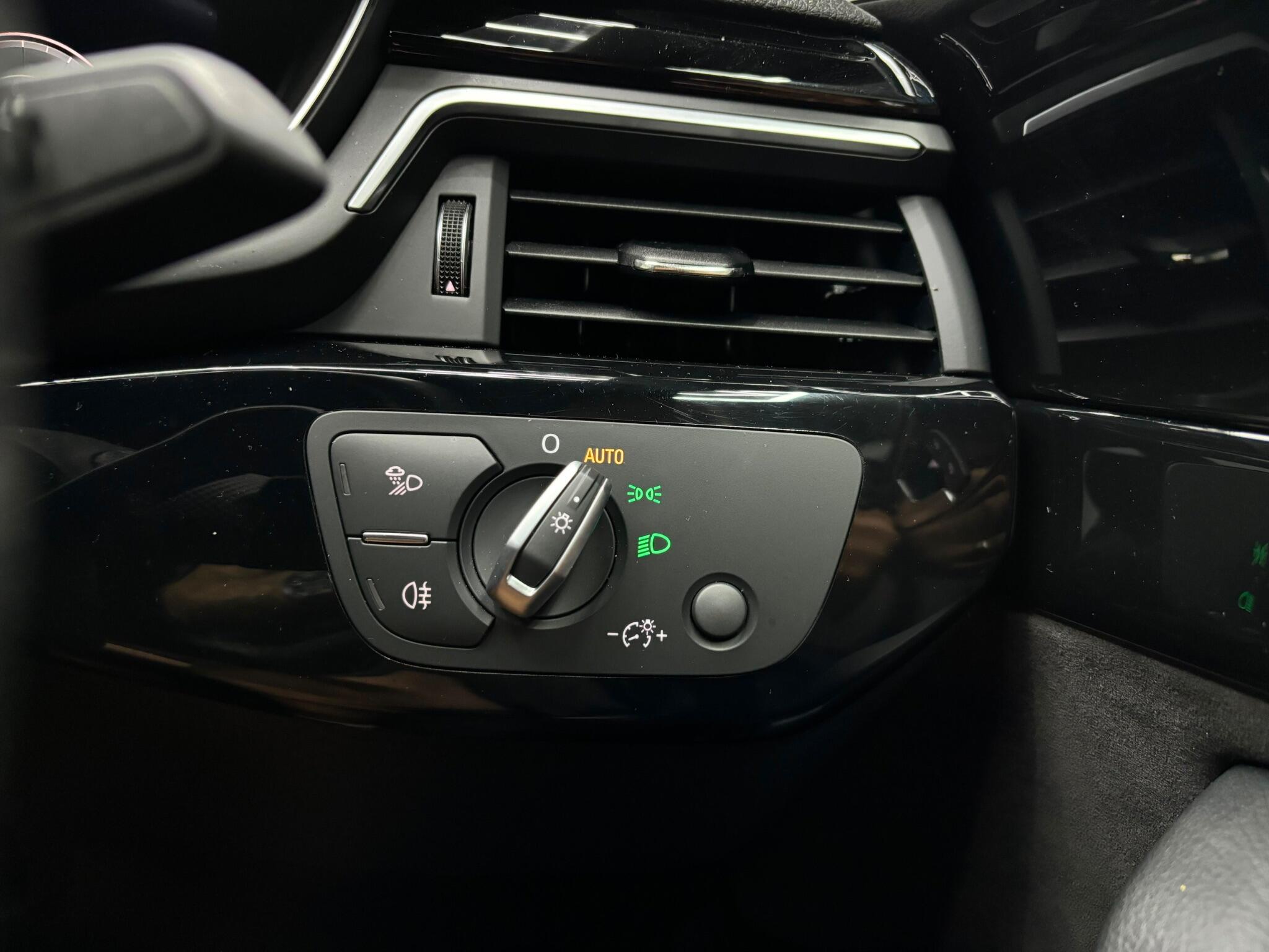 Audi A4 view 12