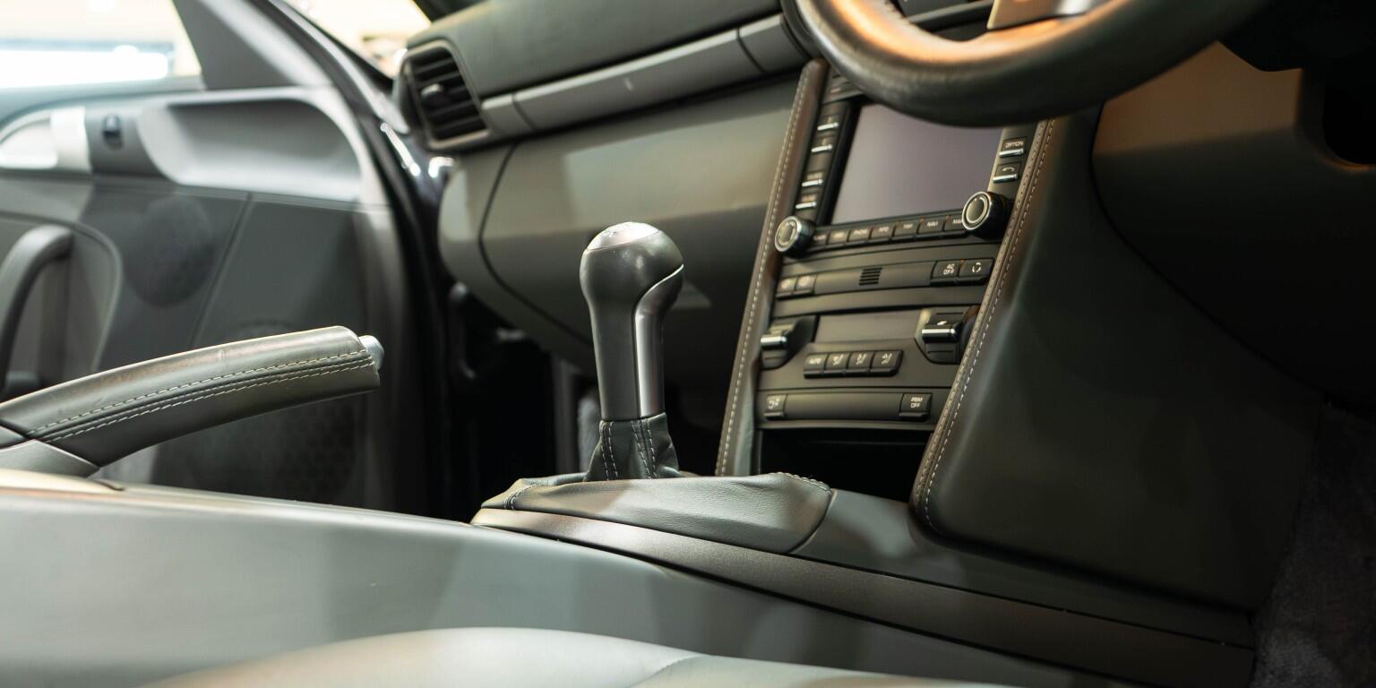 Porsche 911 view 35