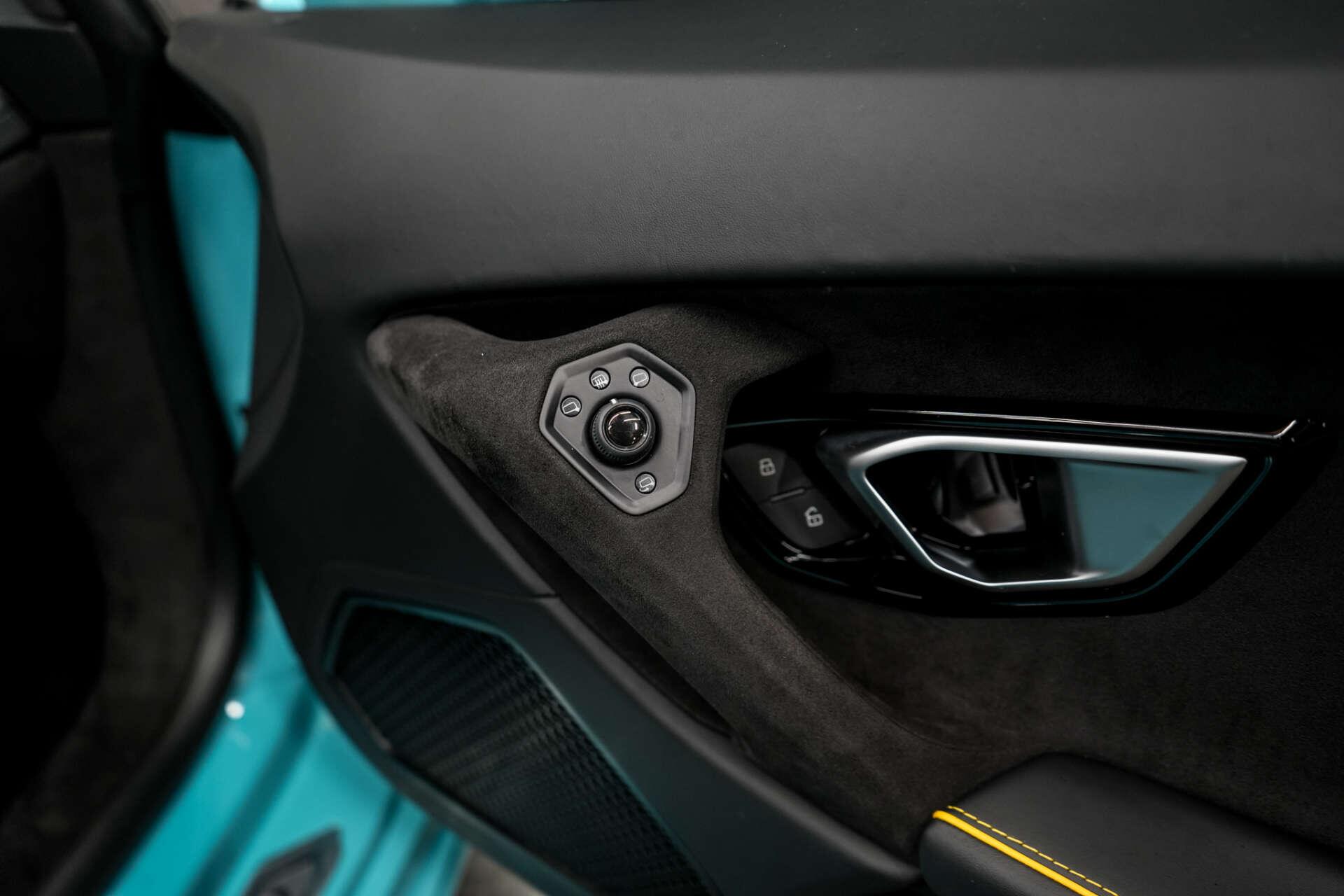 Lamborghini Huracan view 39