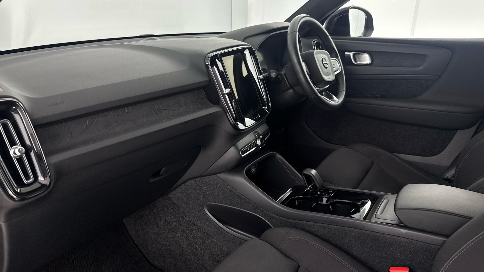 Volvo XC40 view 10