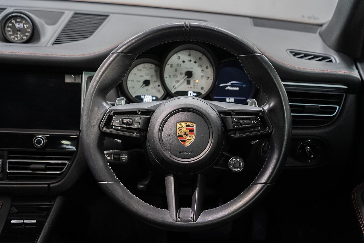 Porsche Macan view 7
