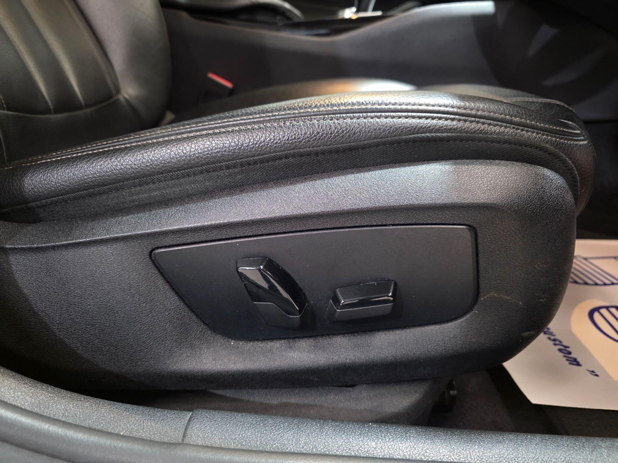 BMW 5 Series view 16