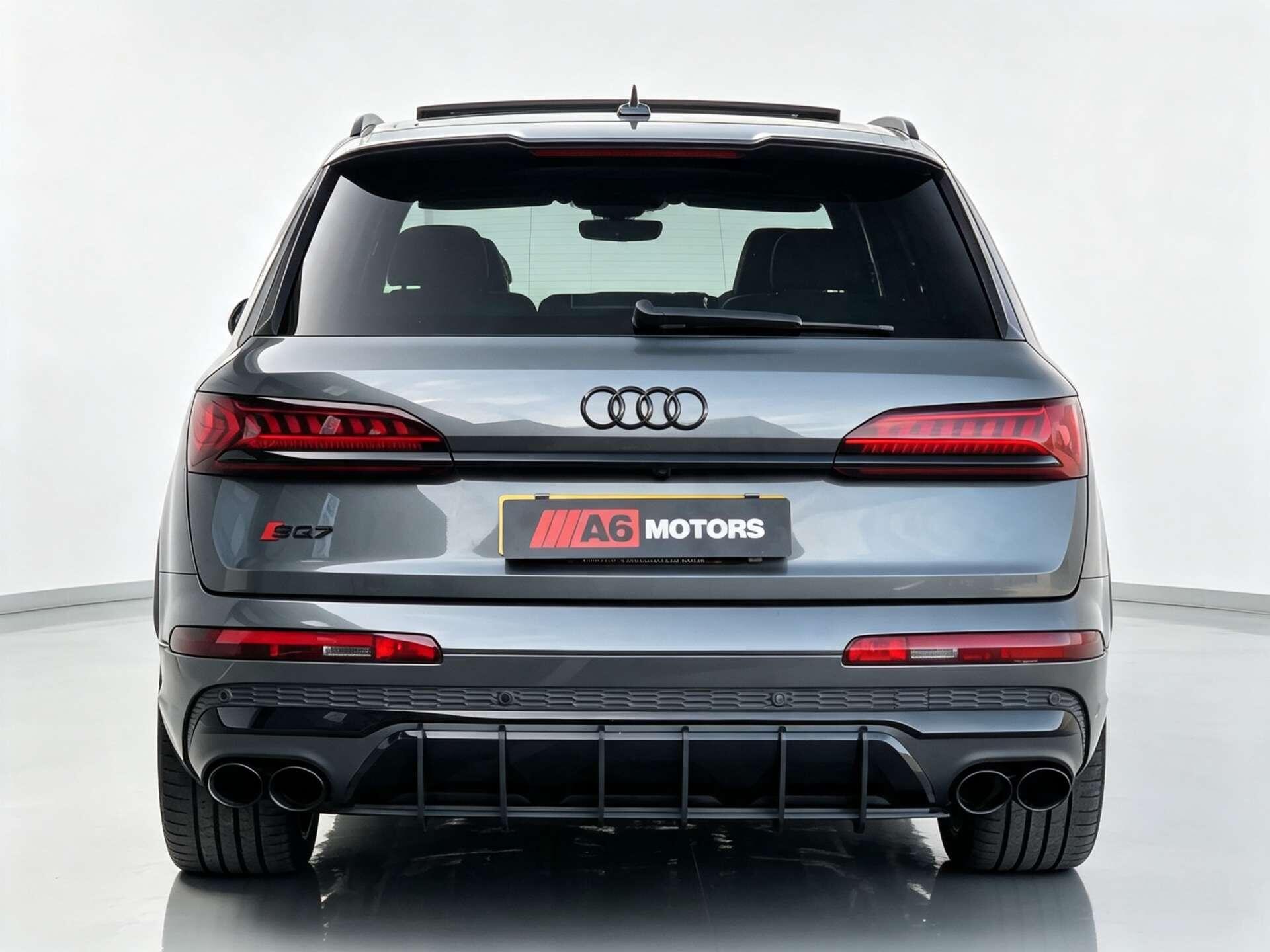 Audi SQ7 view 14
