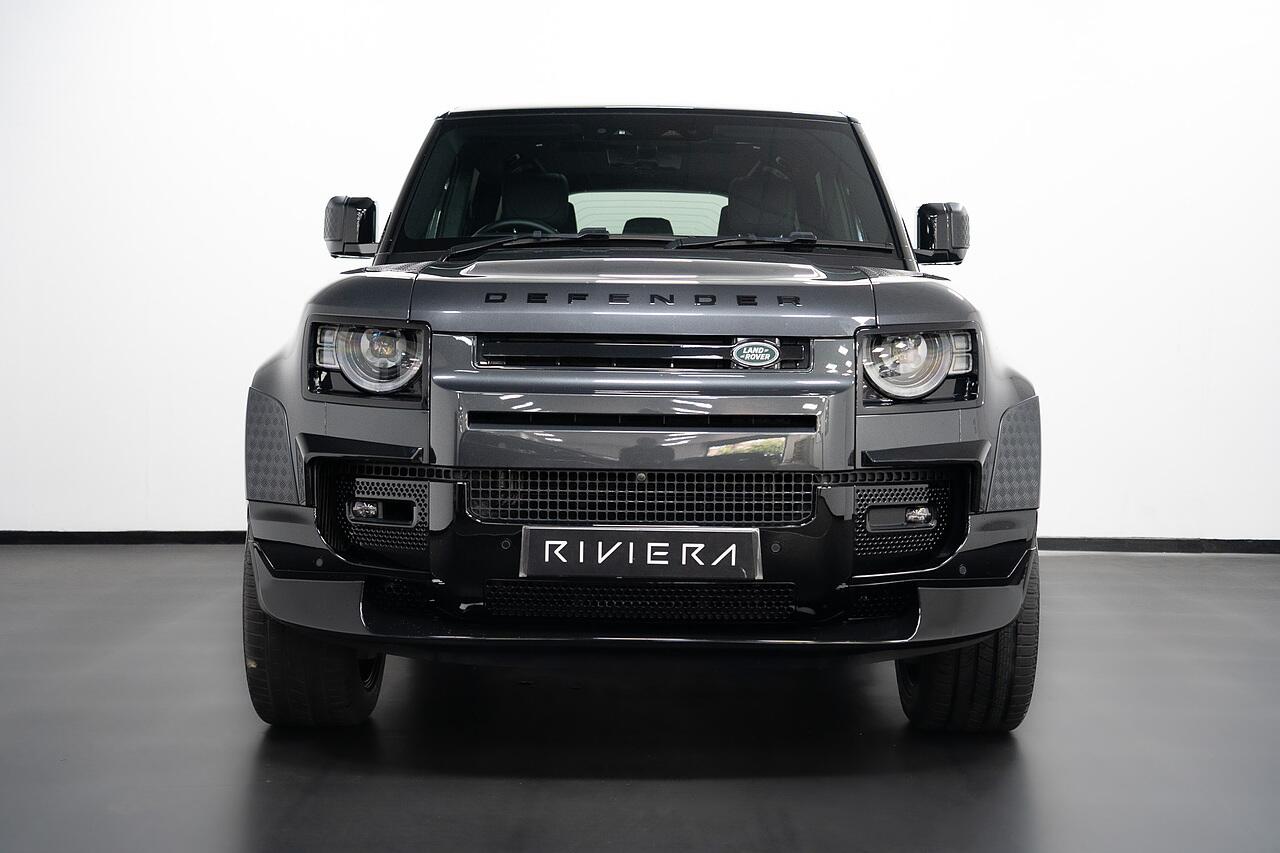 Land Rover Defender view 32