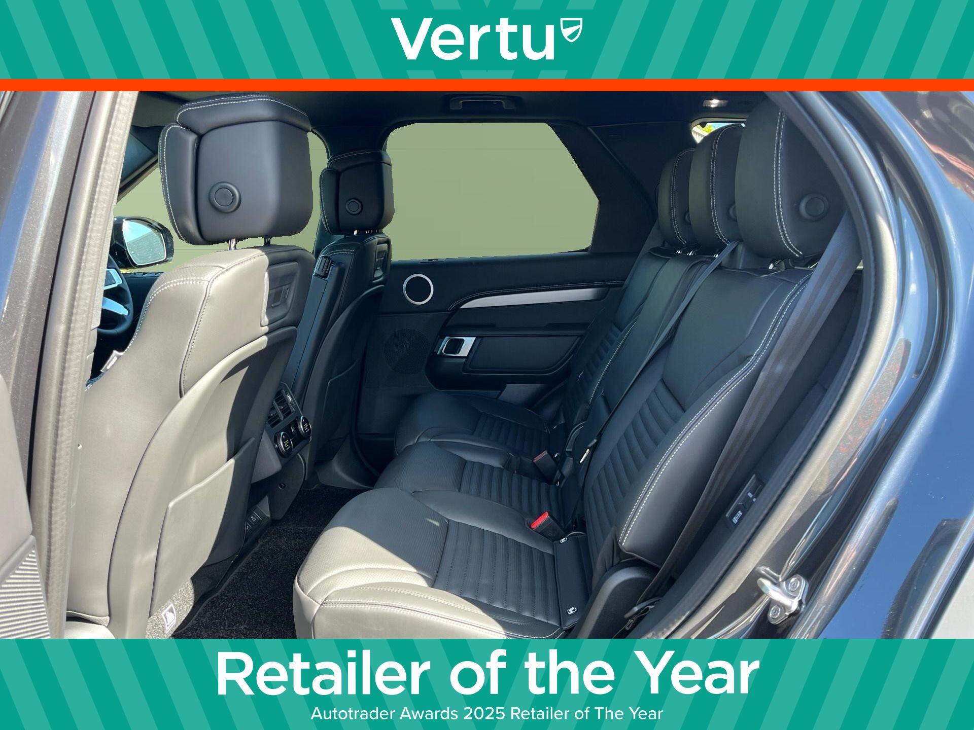 Land Rover Discovery view 4