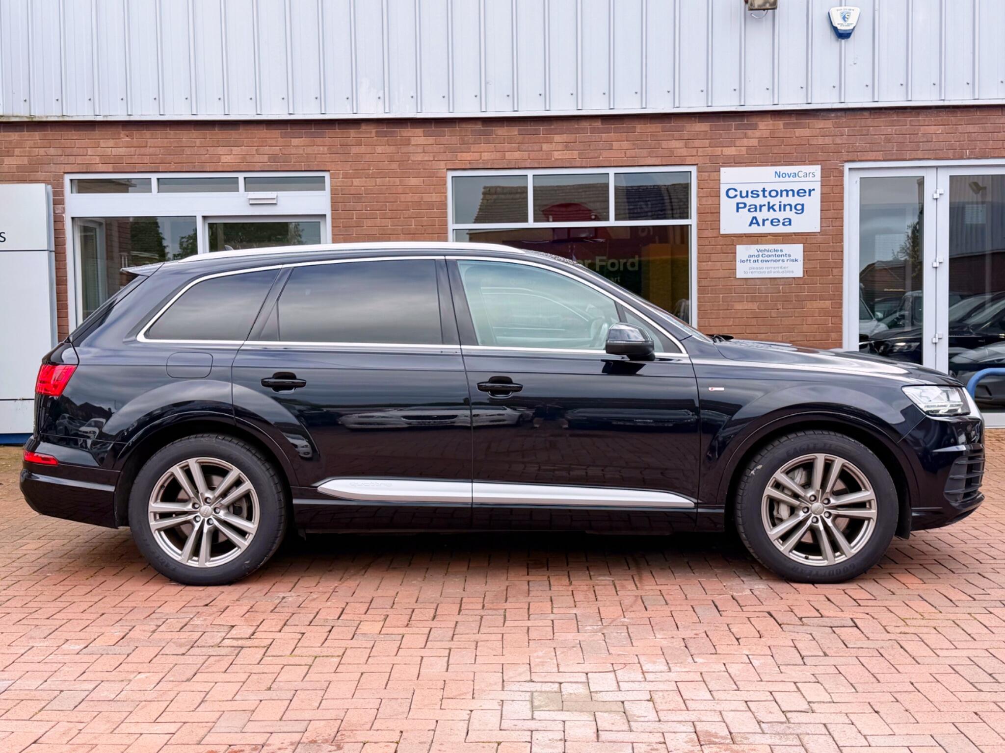 Audi Q7 view 16