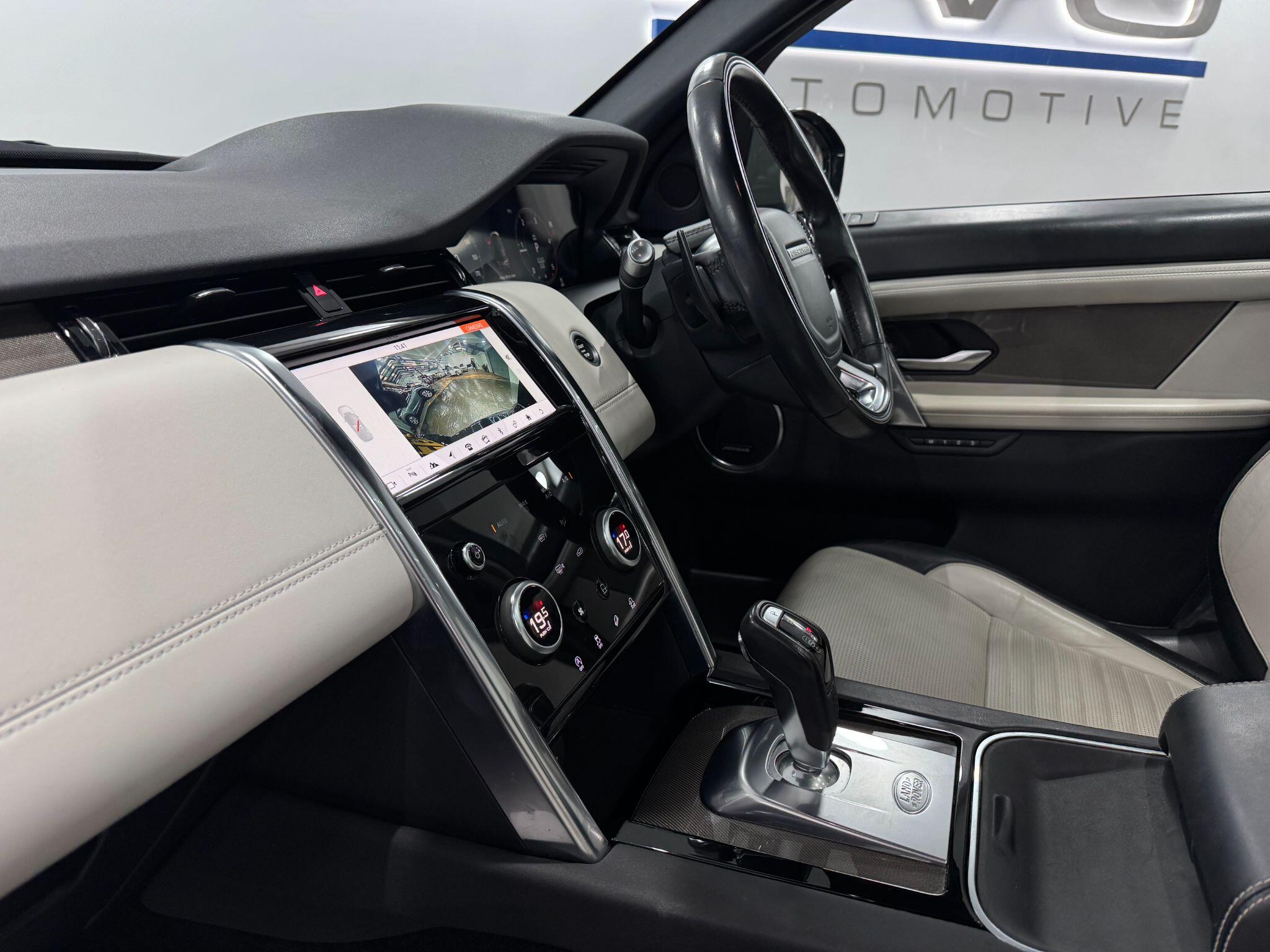Land Rover Discovery Sport view 45