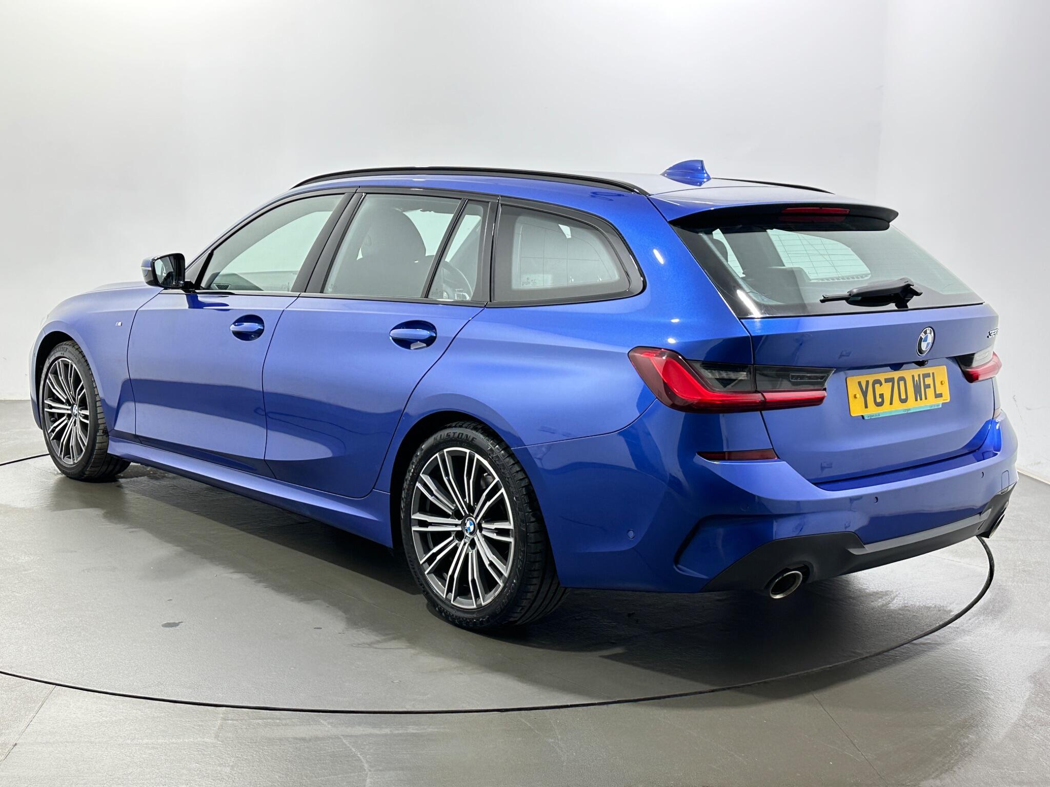 BMW 3 Series view 6