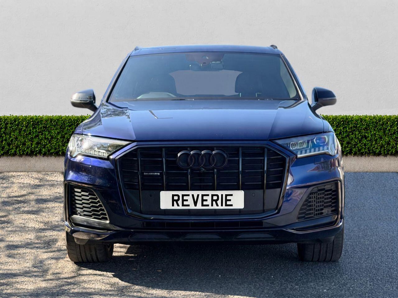 Audi Q7 view 2