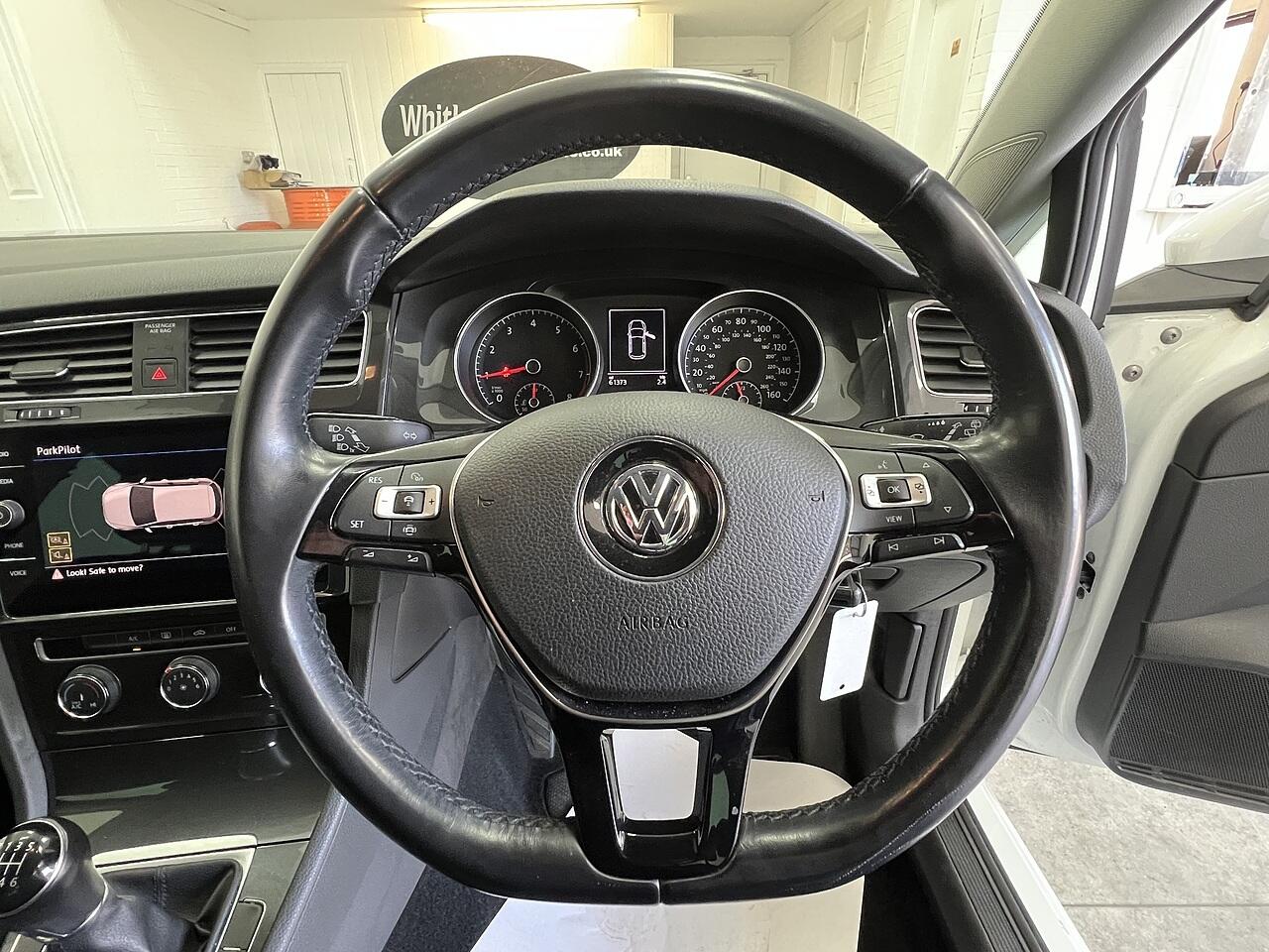 Volkswagen Golf view 9