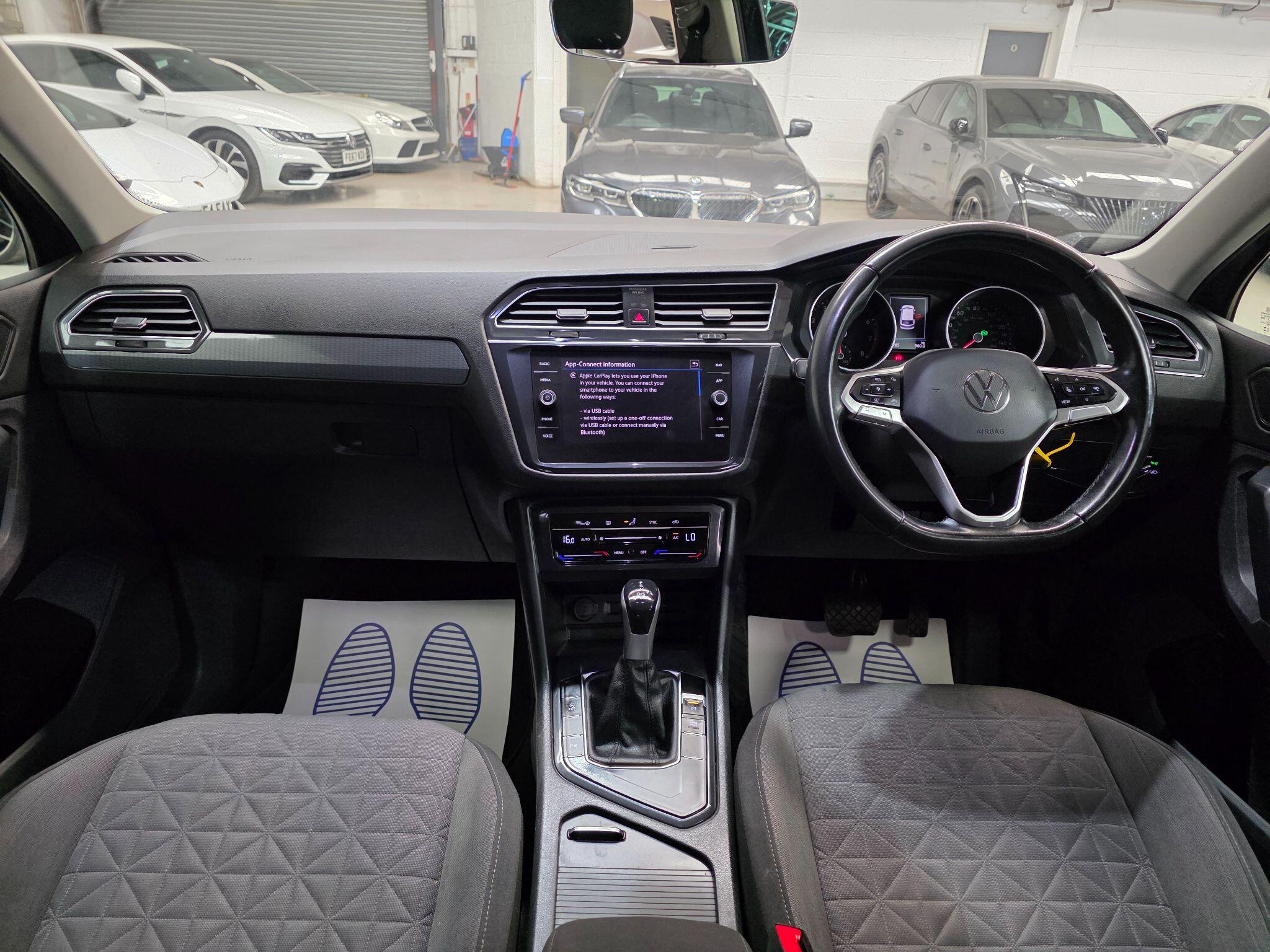 Volkswagen Tiguan view 5