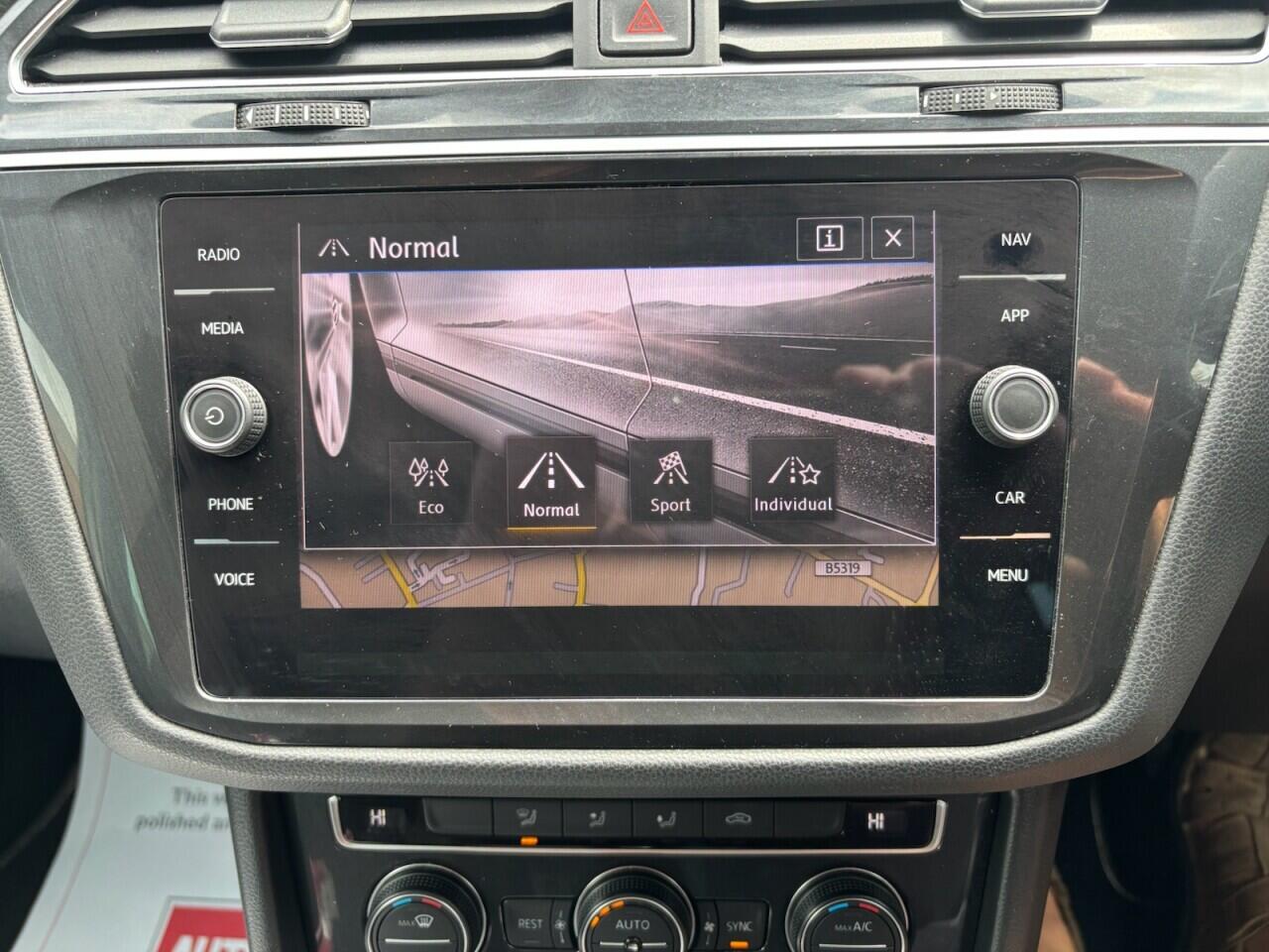 Volkswagen Tiguan view 21