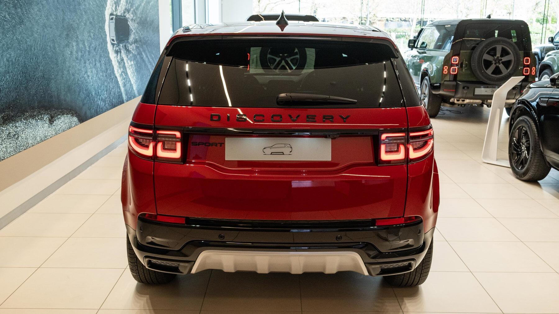 Land Rover Discovery Sport view 5