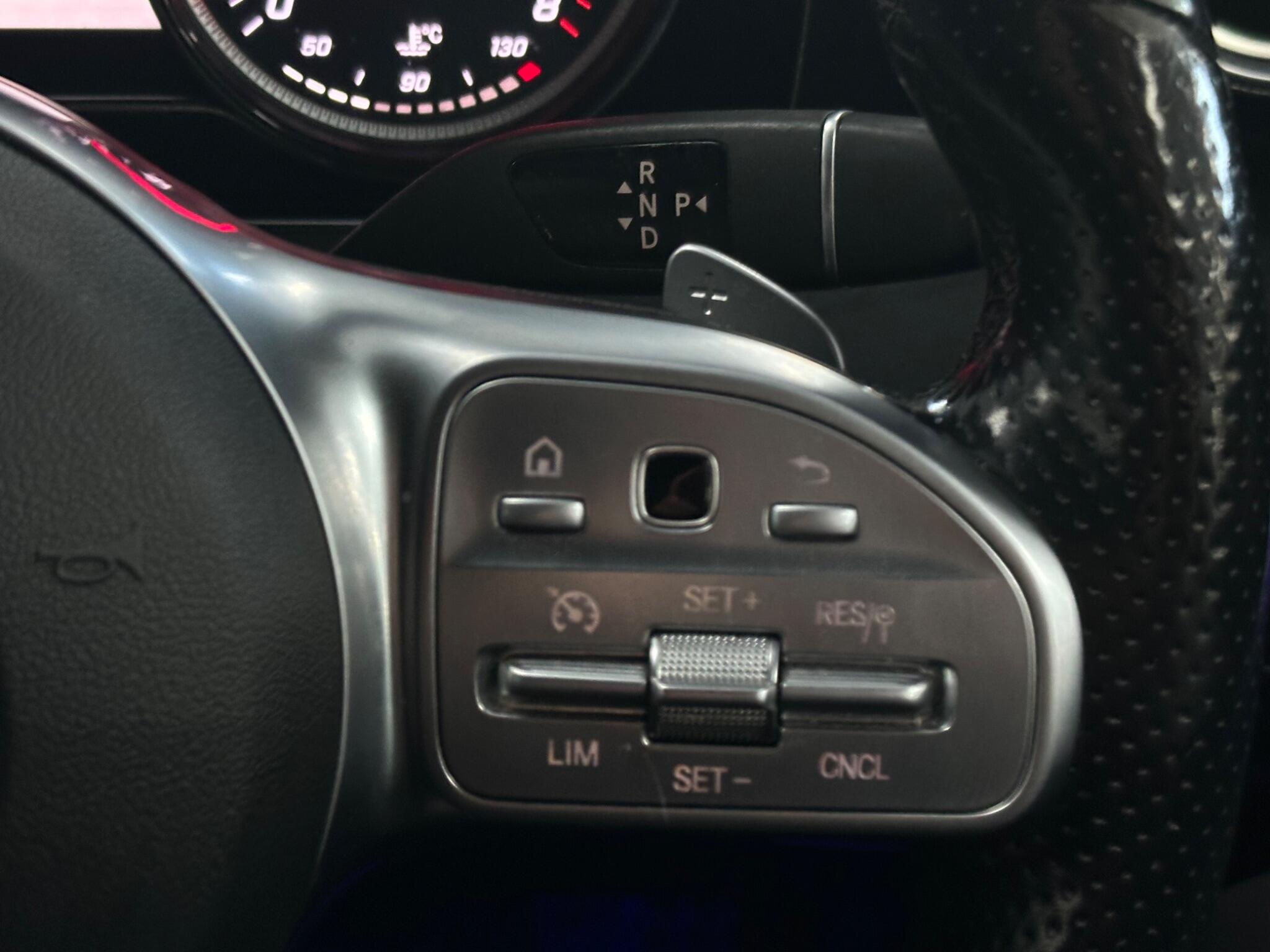 Mercedes-Benz E Class view 24