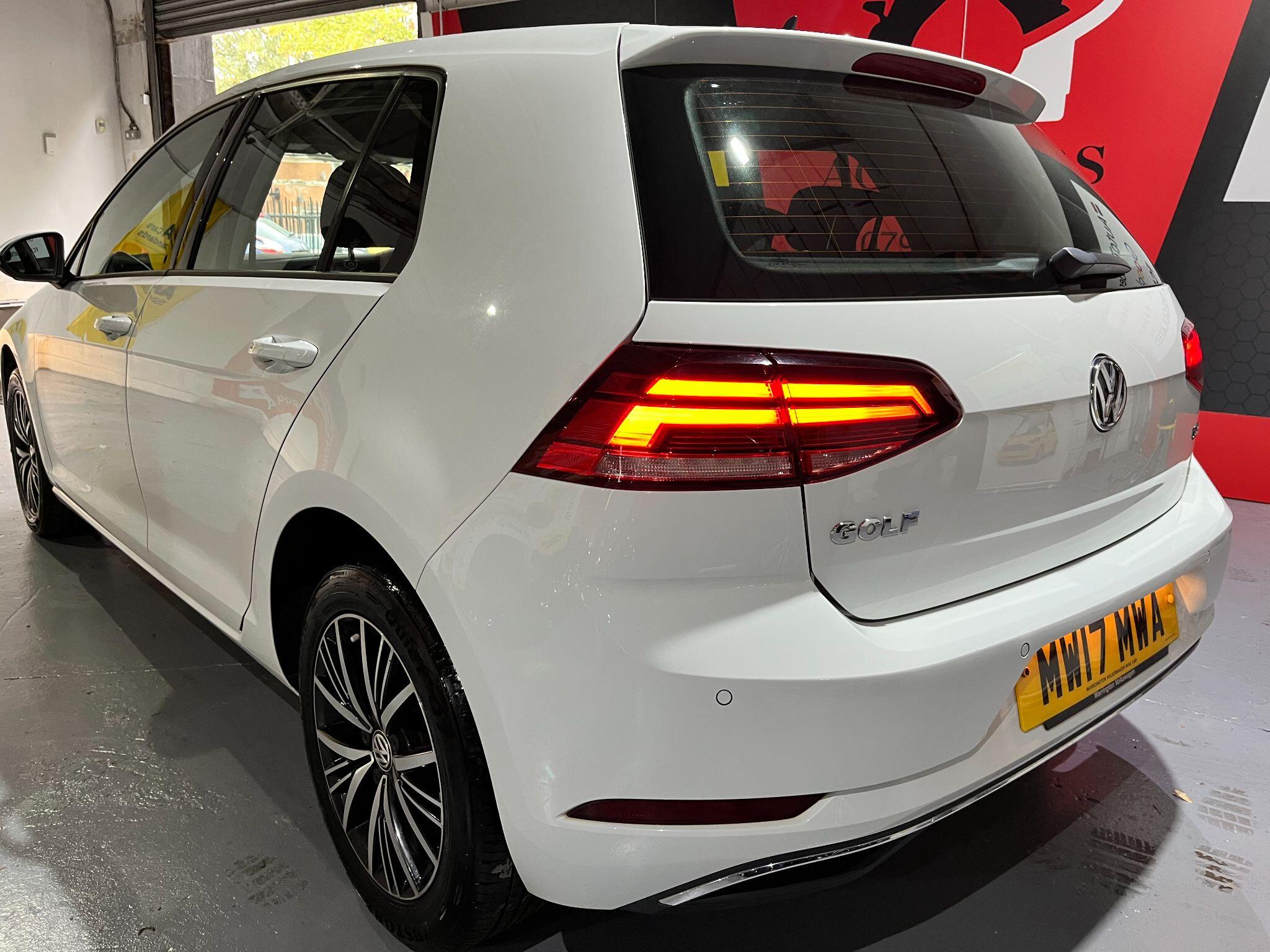 Volkswagen Golf view 9