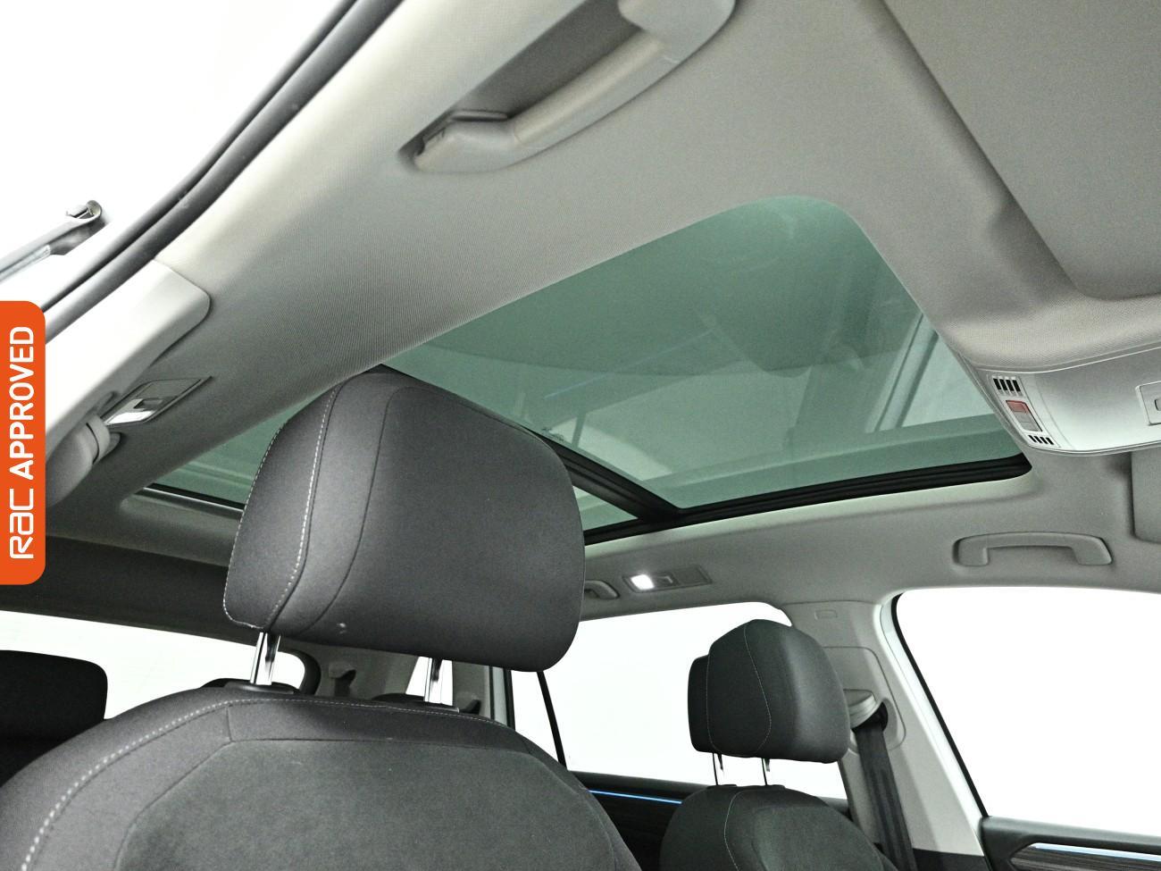 Volkswagen Tiguan Allspace view 3