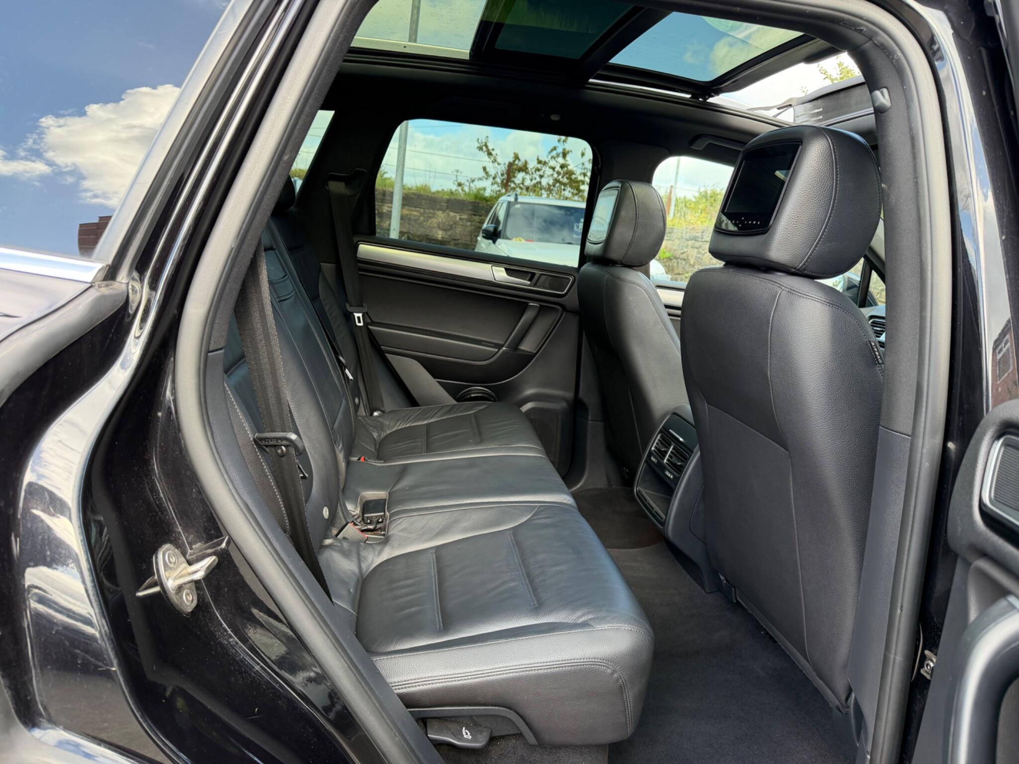 Volkswagen Touareg view 21