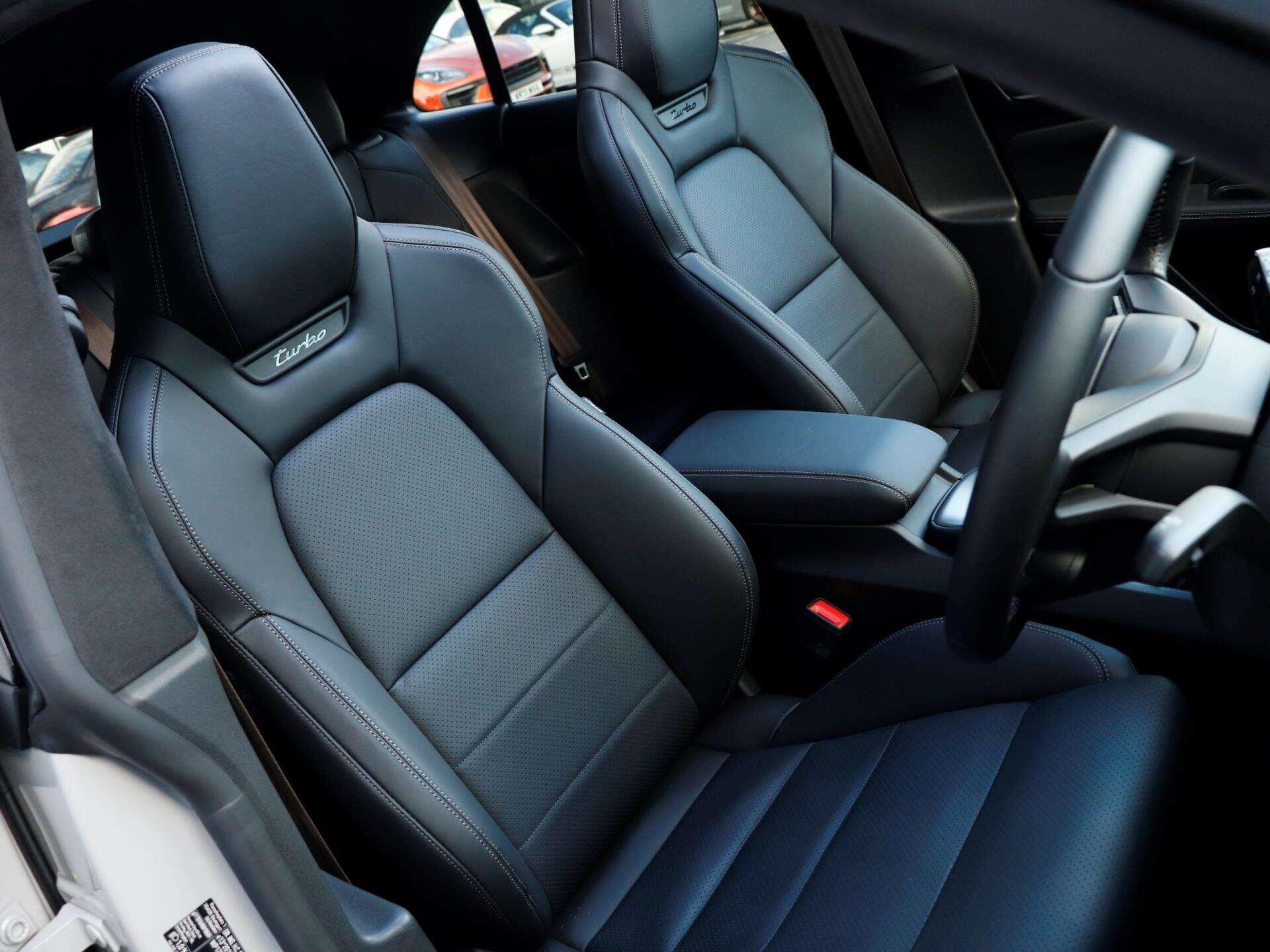 Porsche Macan view 23