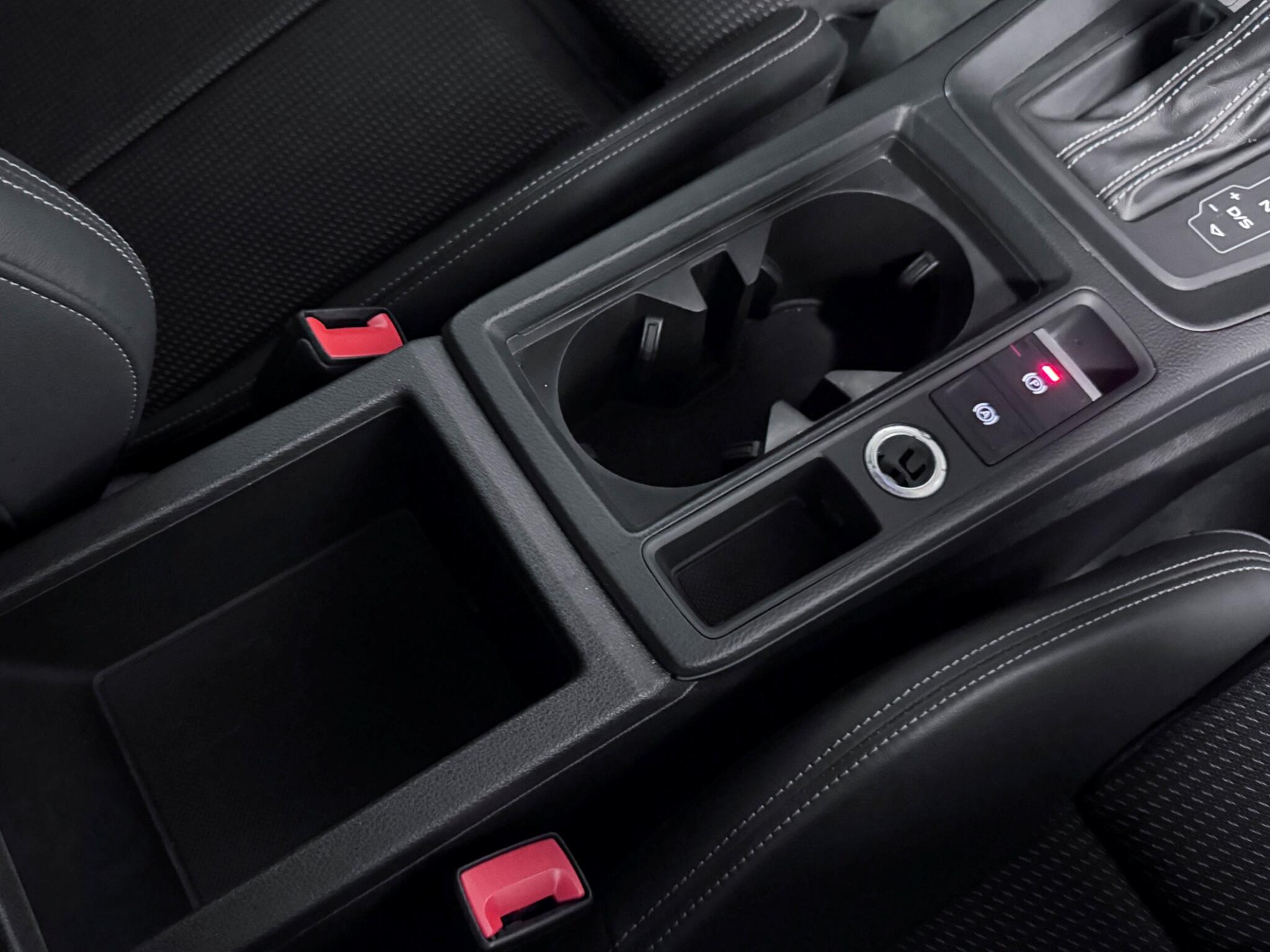 Audi Q3 view 30