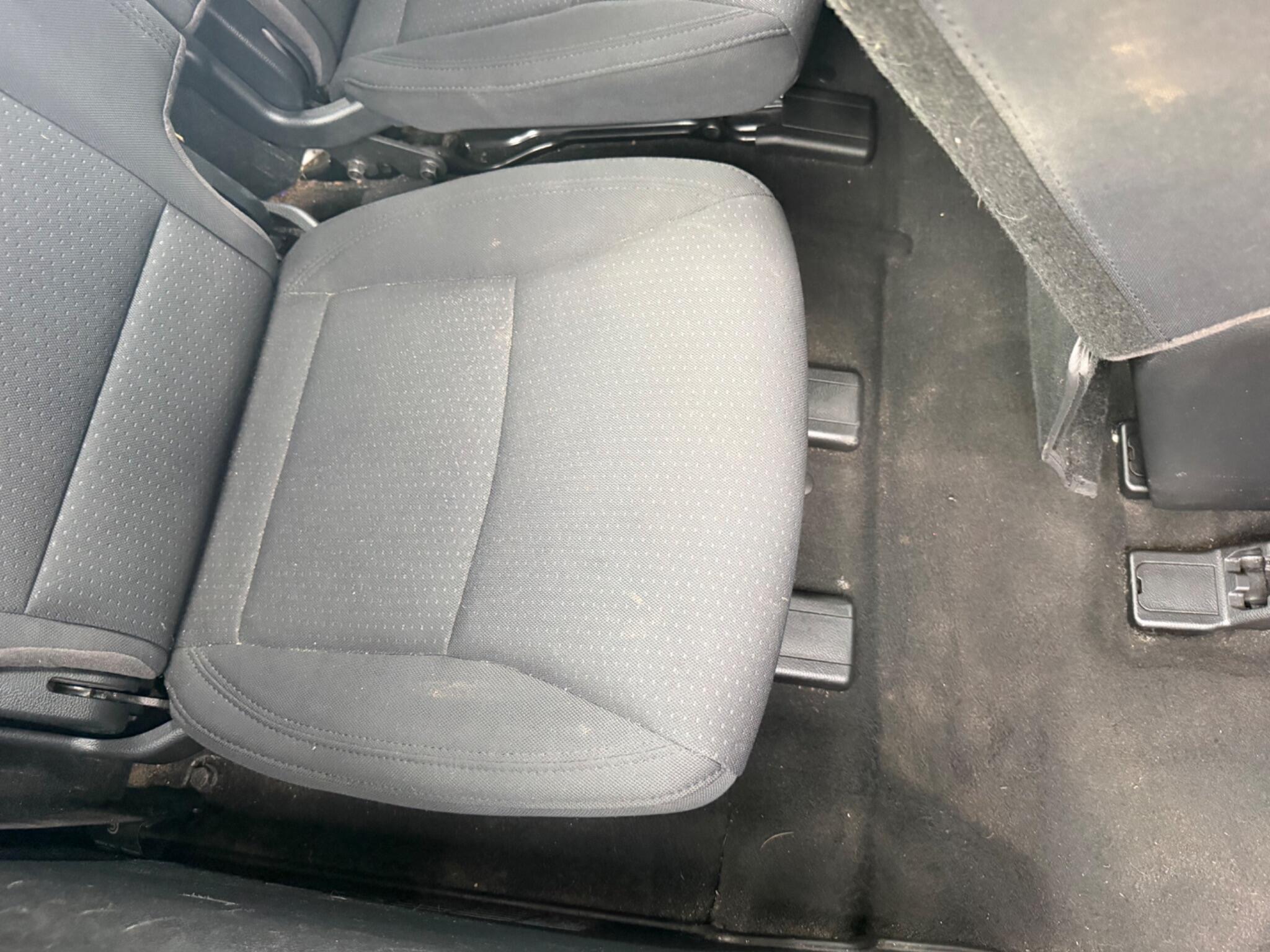 Kia Carens view 24