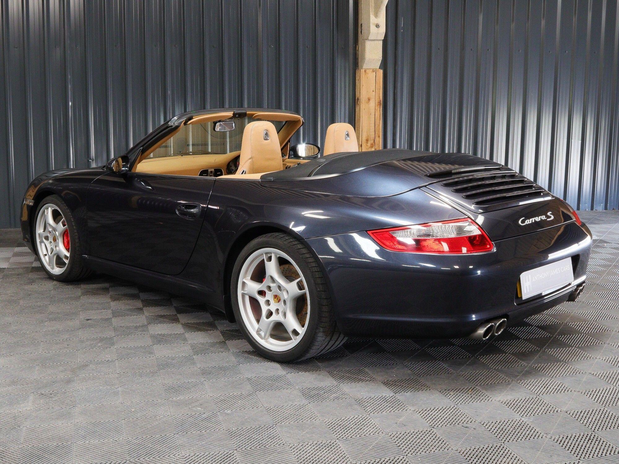 Porsche 911 view 14