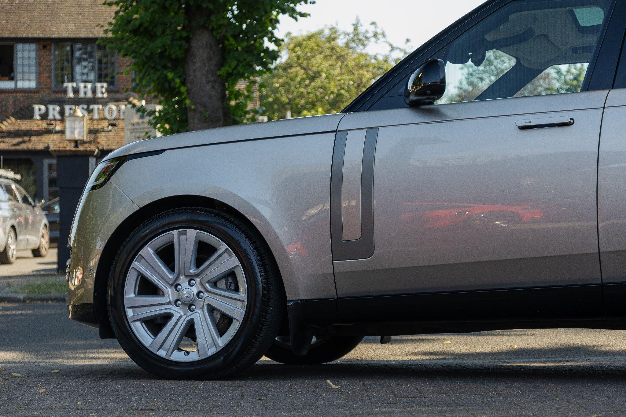 Land Rover Range Rover view 26