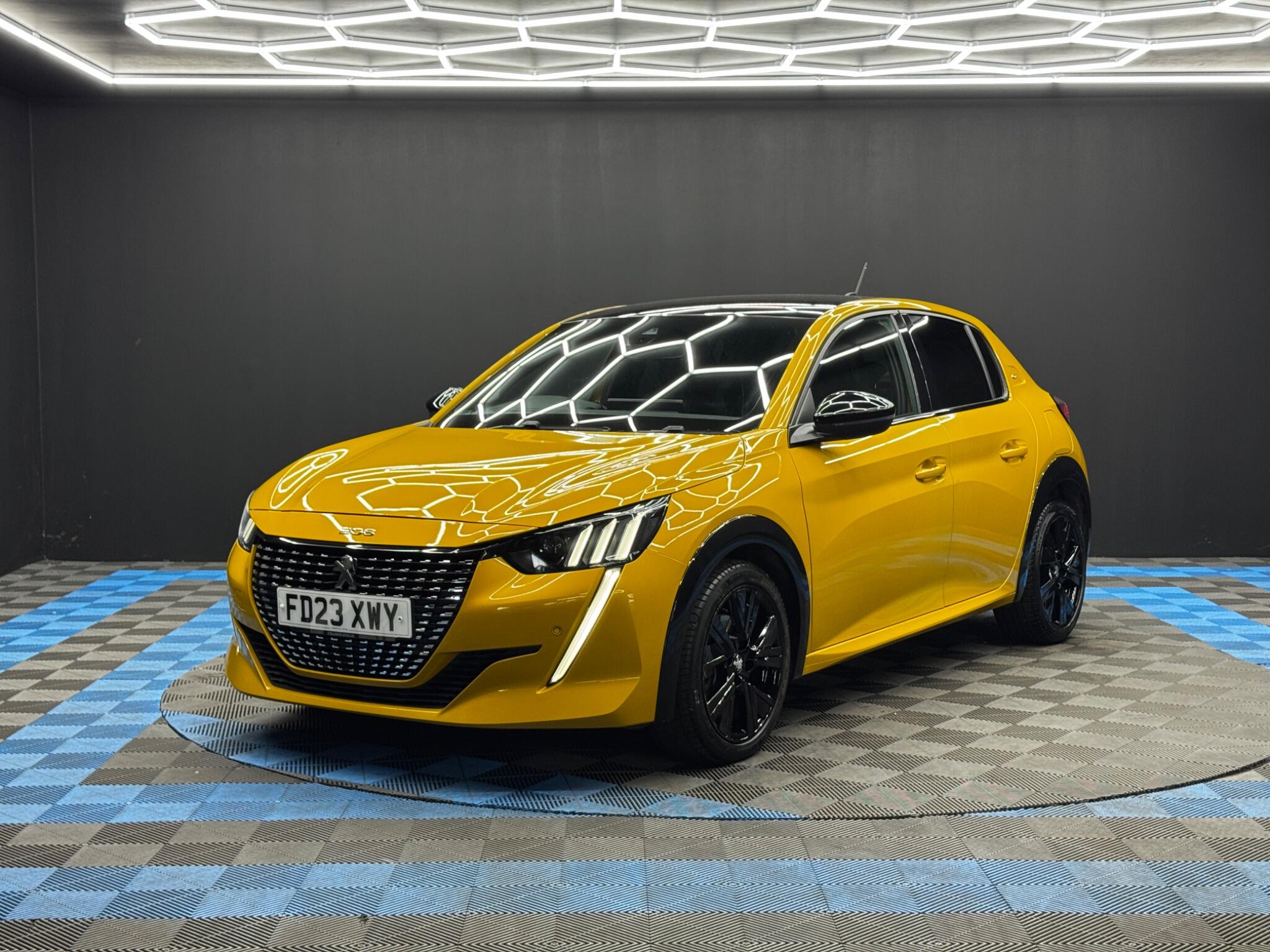 Peugeot 208 view 3