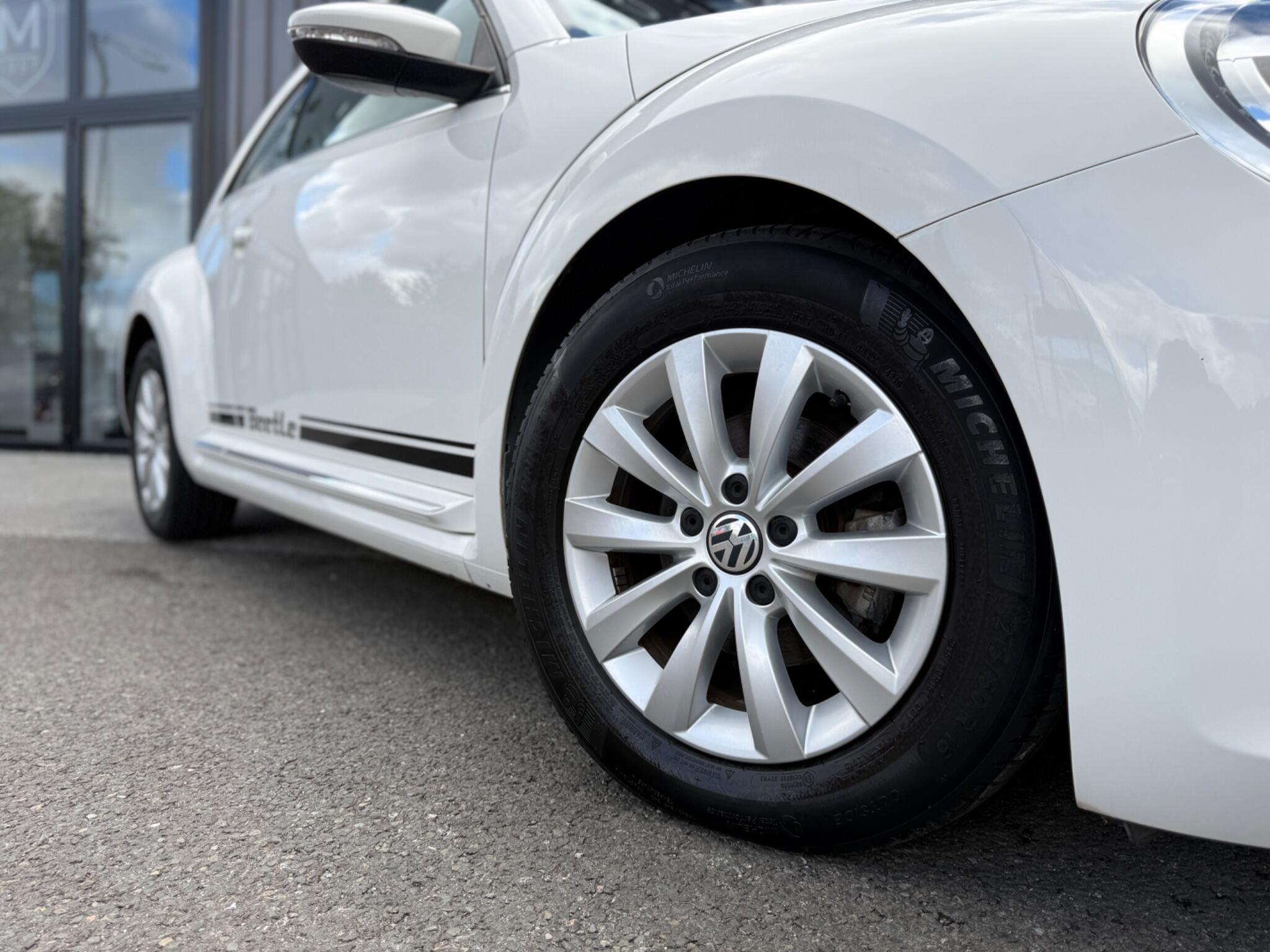 Volkswagen Beetle view 8