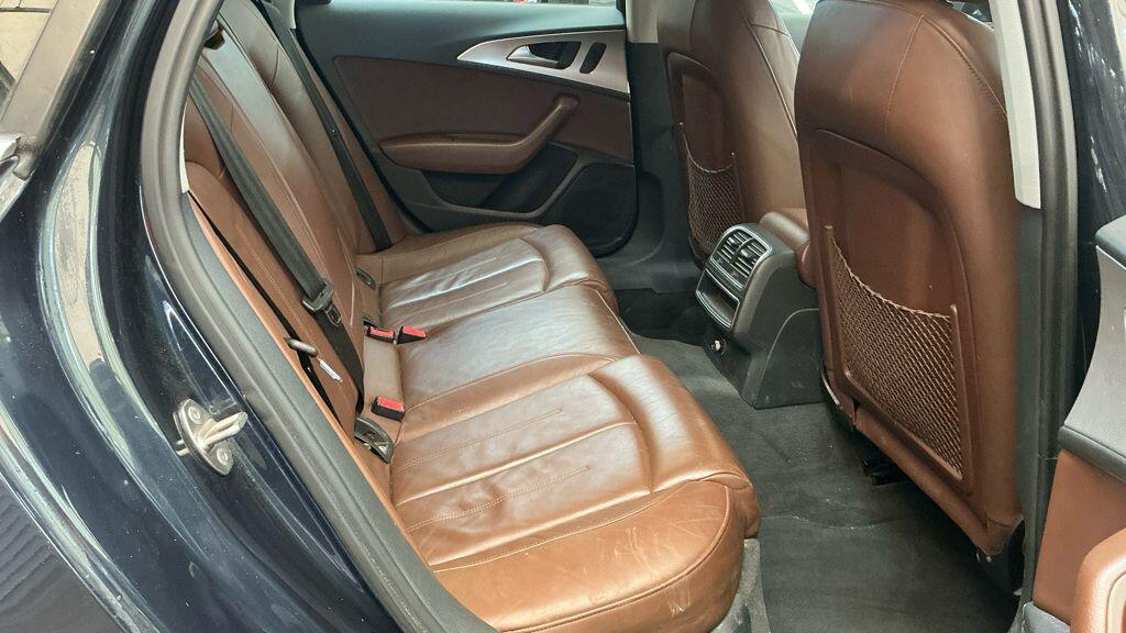 Audi A6 Avant view 3