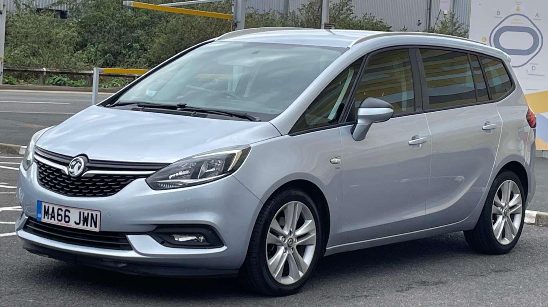 Vauxhall Zafira Tourer view 7