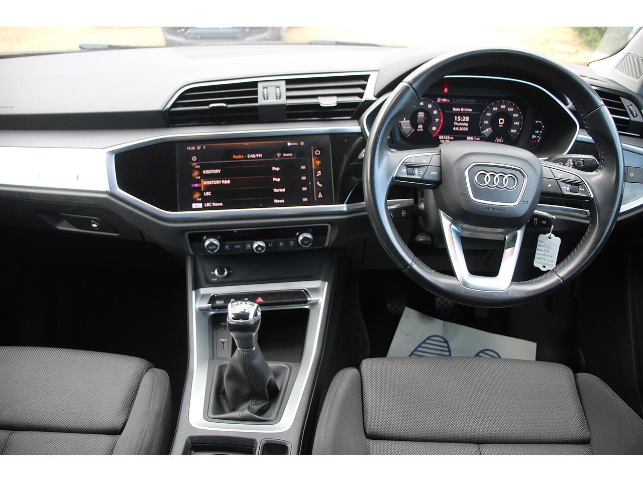 Audi Q3 view 19
