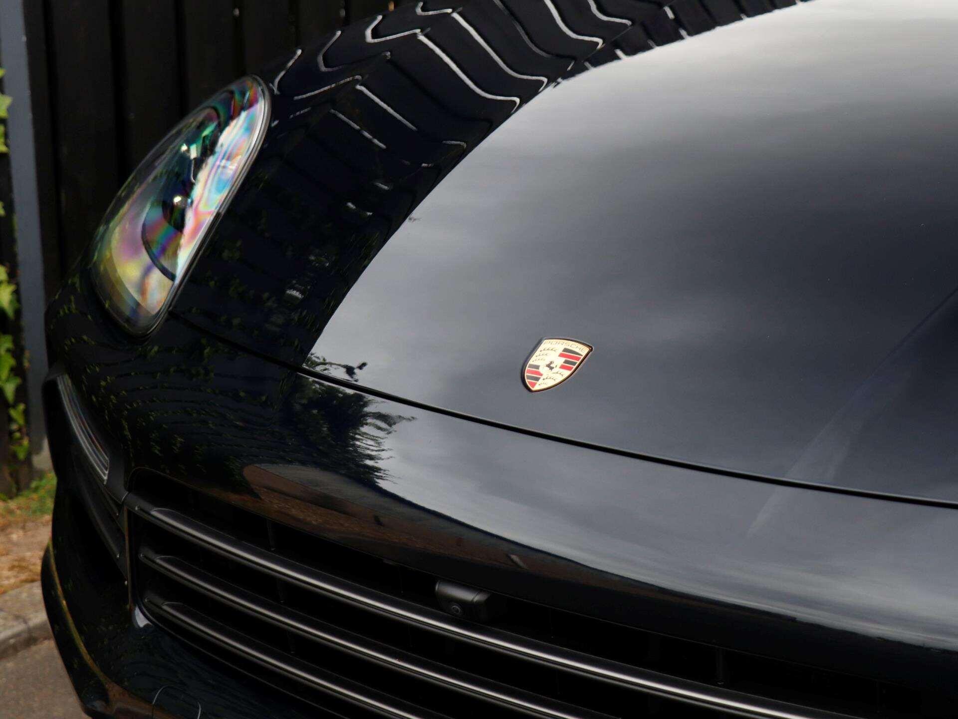 Porsche Cayenne view 35