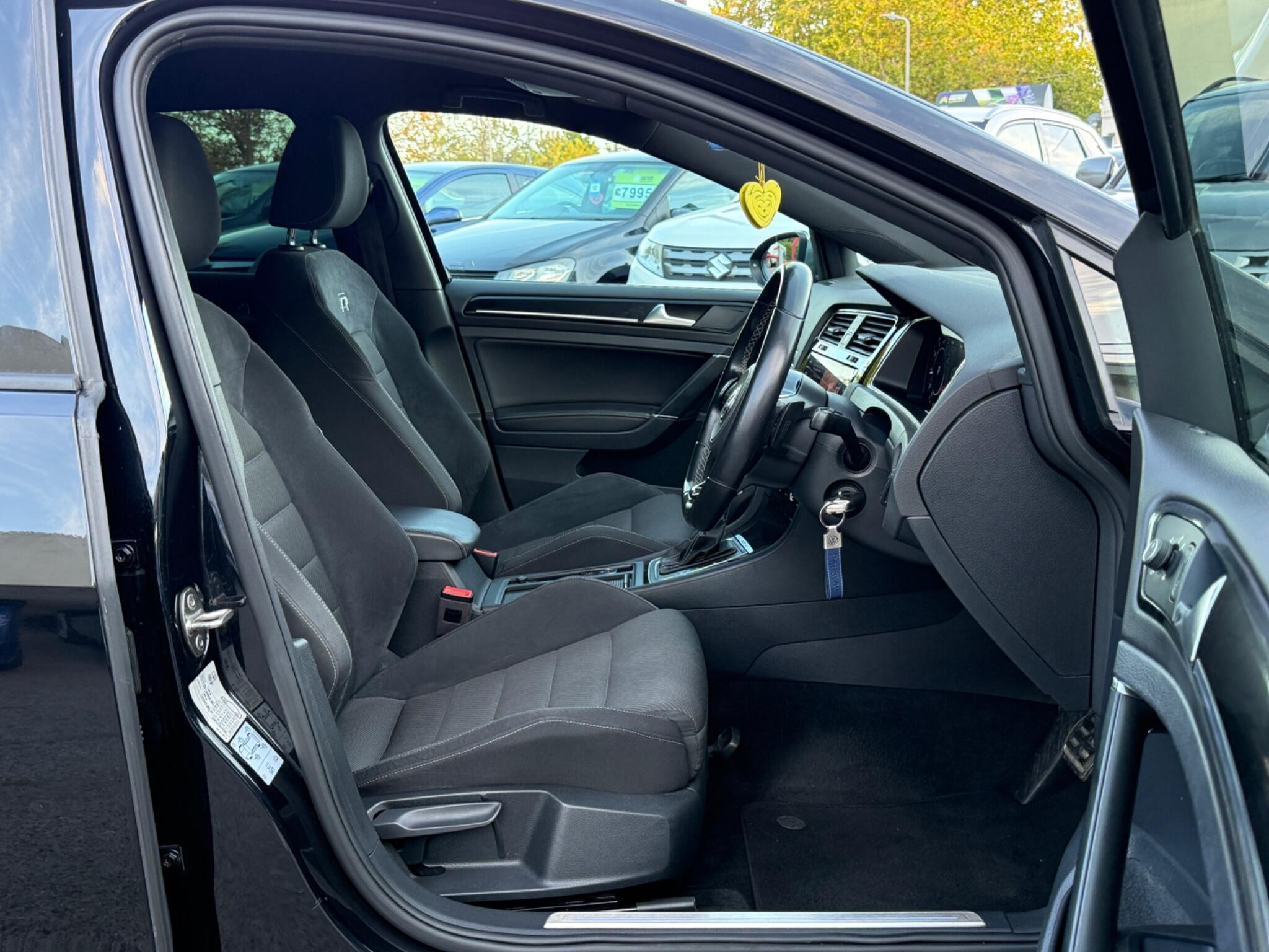 Volkswagen Golf - Image 27
