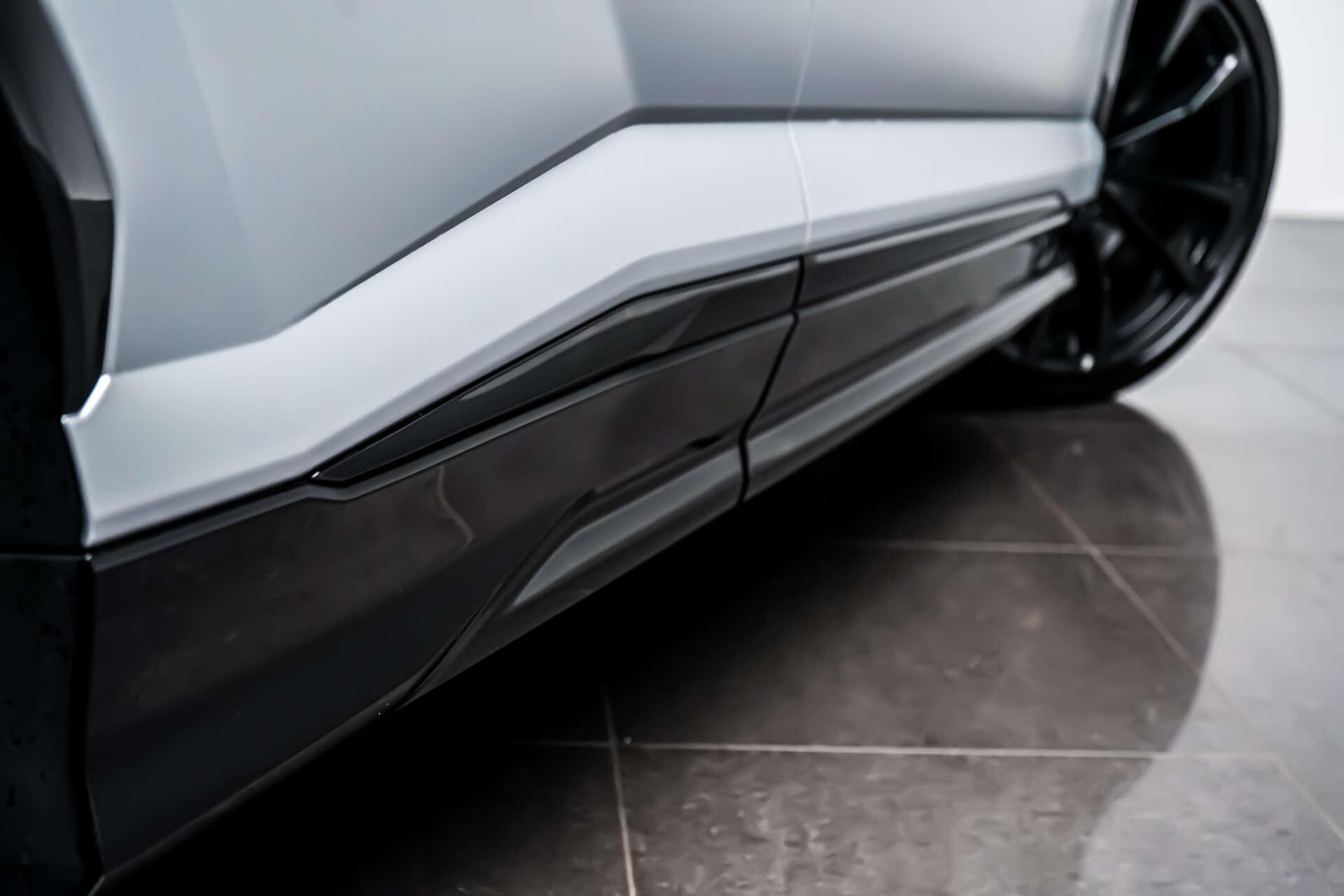 Lamborghini Urus view 19
