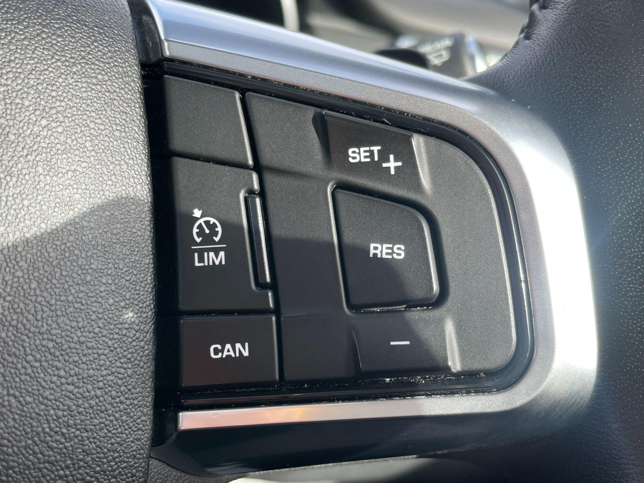 Land Rover Discovery Sport view 36