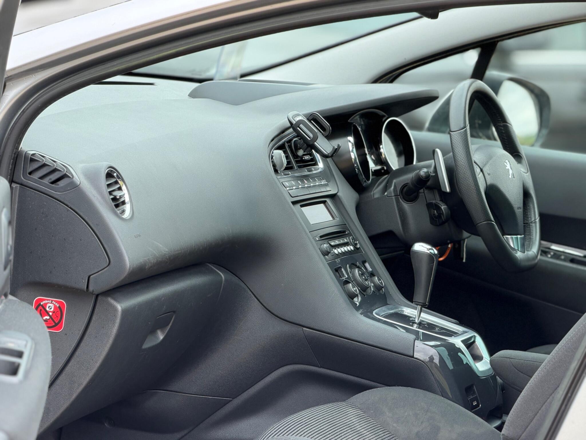 2013 Peugeot 5008 1.6 e-HDi Allure EGC Euro 5 (s/s) 5dr image 19