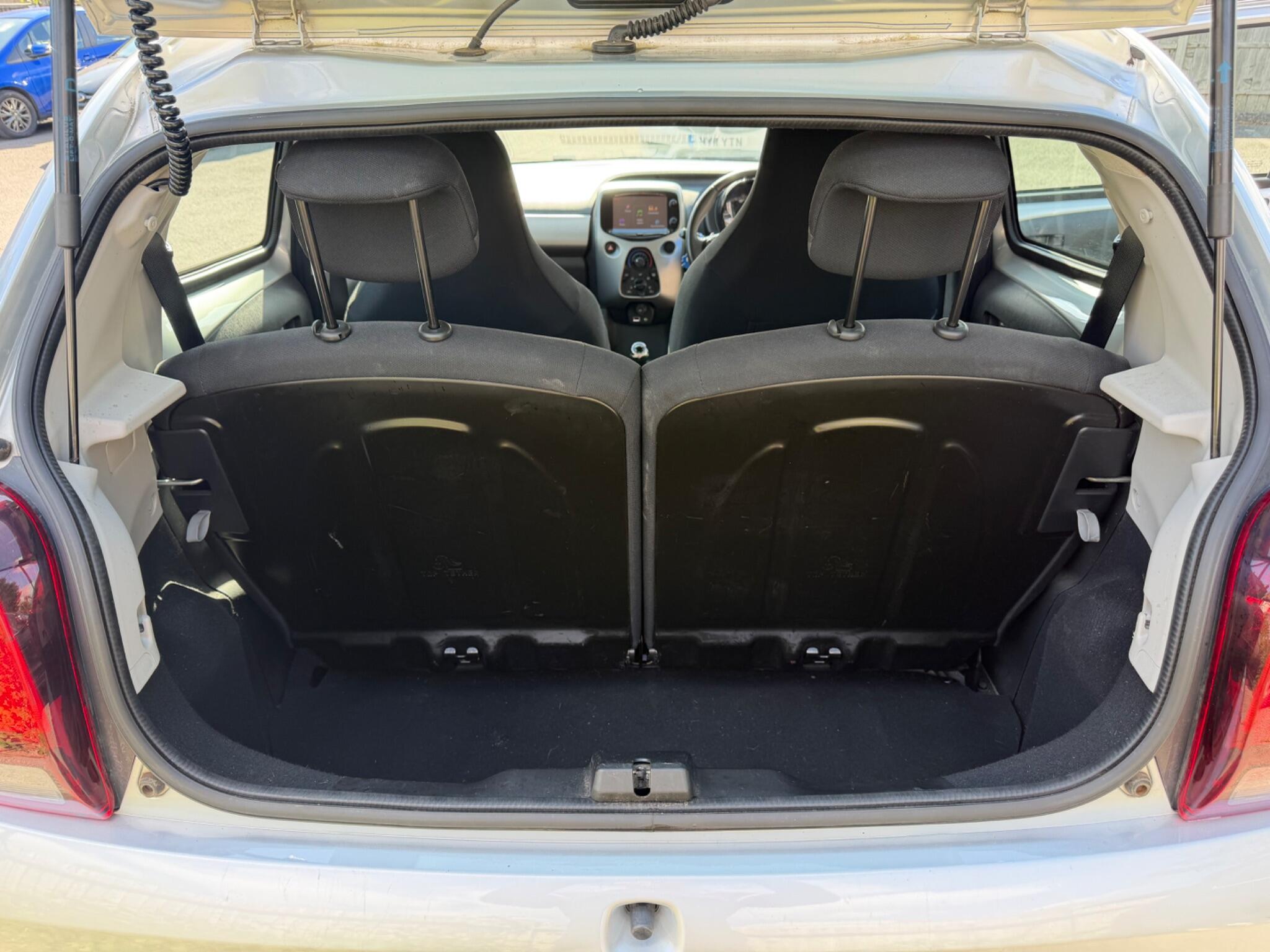 Peugeot 108 view 12