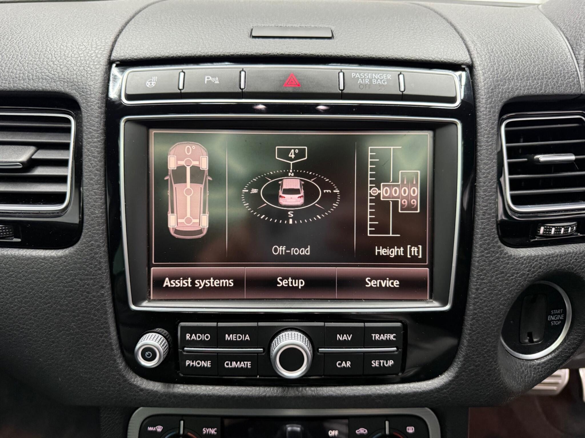 Volkswagen Touareg view 18